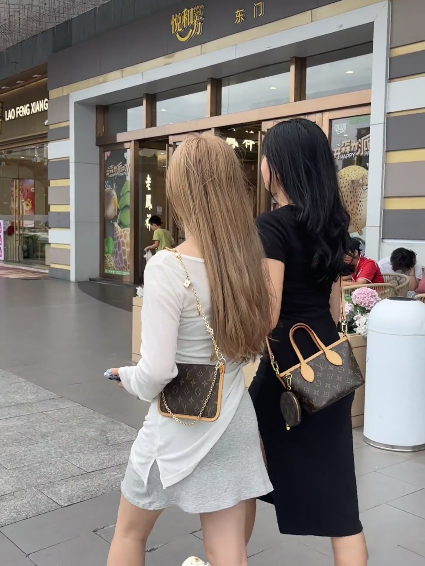 LV Neverfull BB [504523]