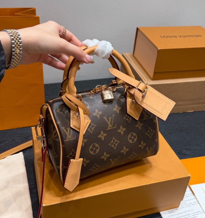 LV - Nano Speedy Premium Quality [501683]