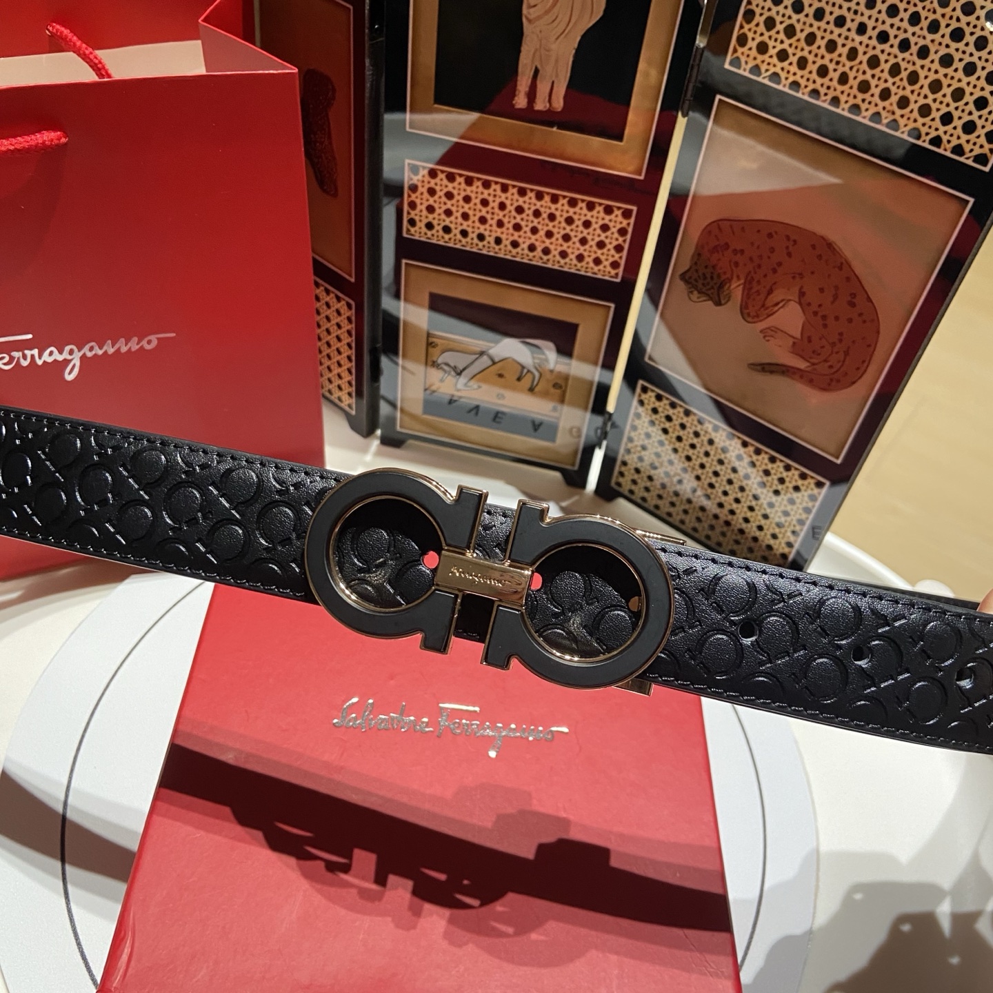 Ferragamo Black belt with gold-finish Gancini buckle [503485]