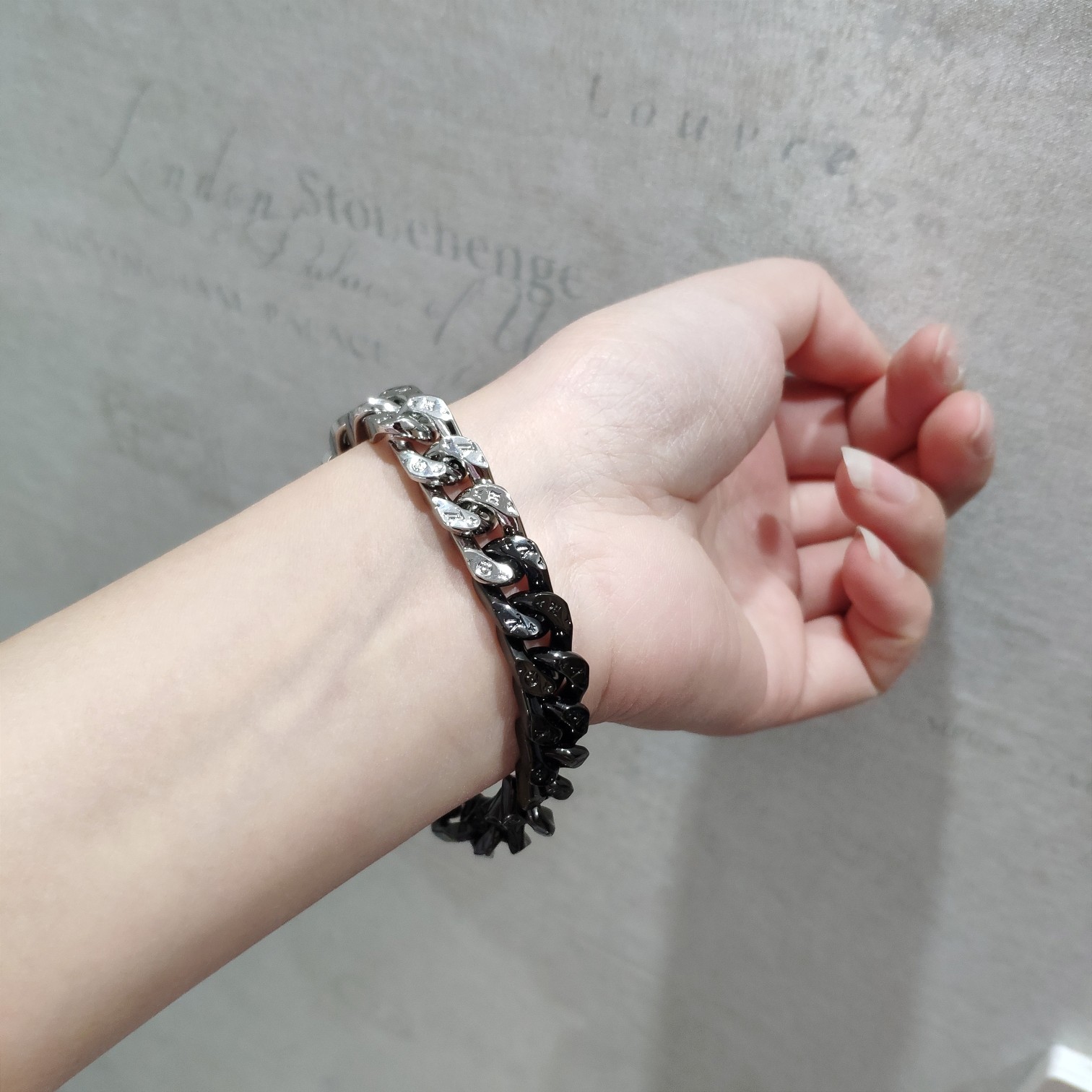 LV Monogram Black & White Chain [504190]