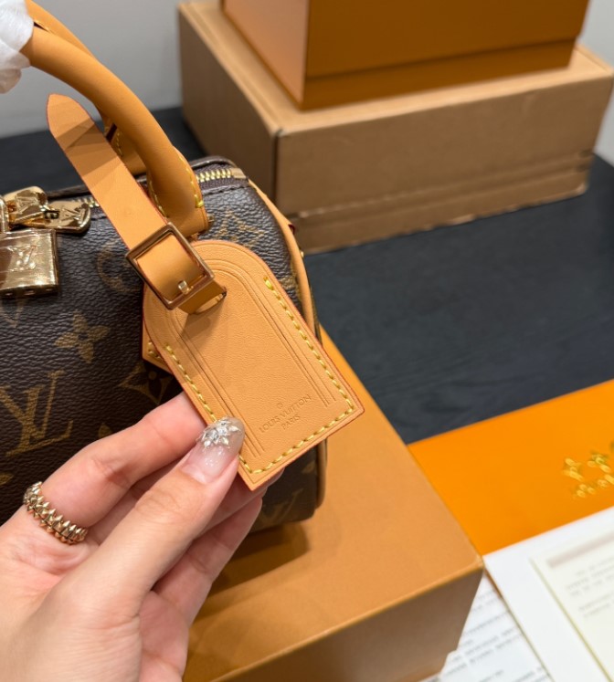 LV - Nano Speedy Premium Quality [501683]