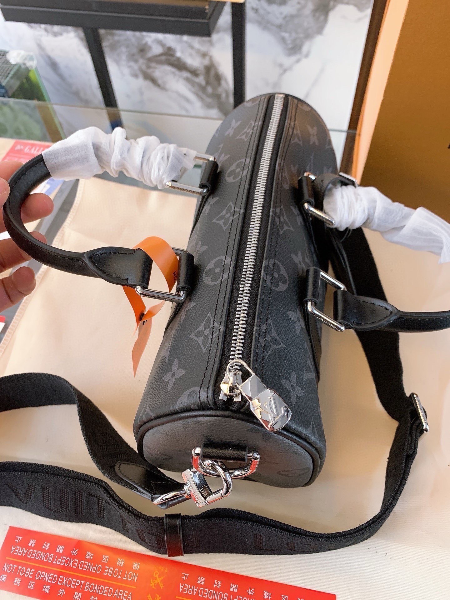 LV Keepall Black [504018]