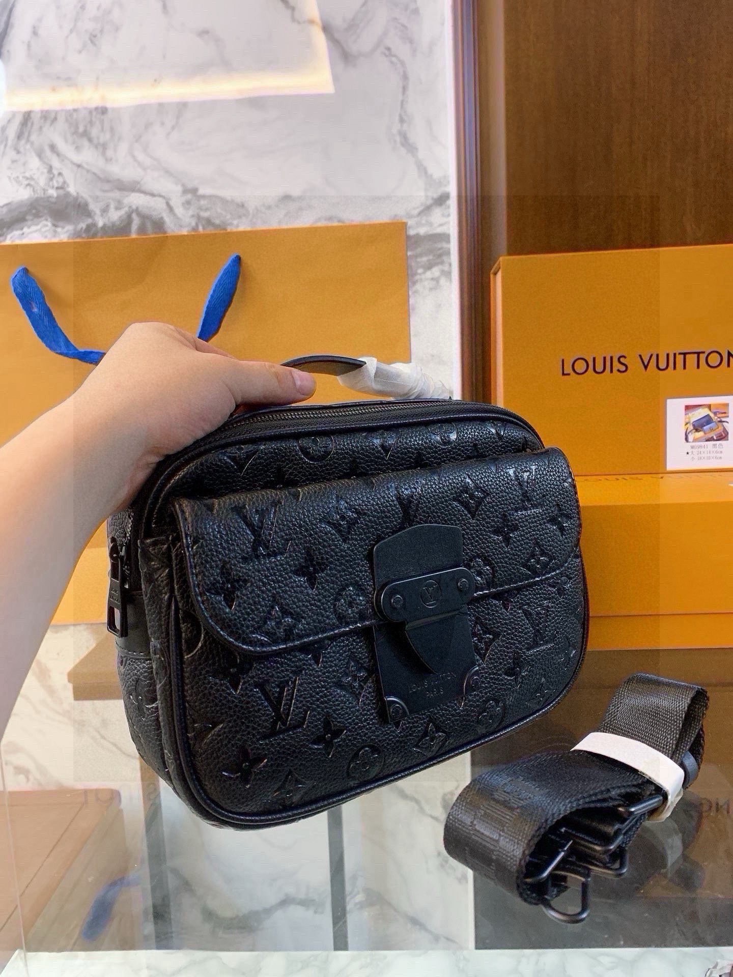 LV S-Lock Messenger Bag Men [503974]