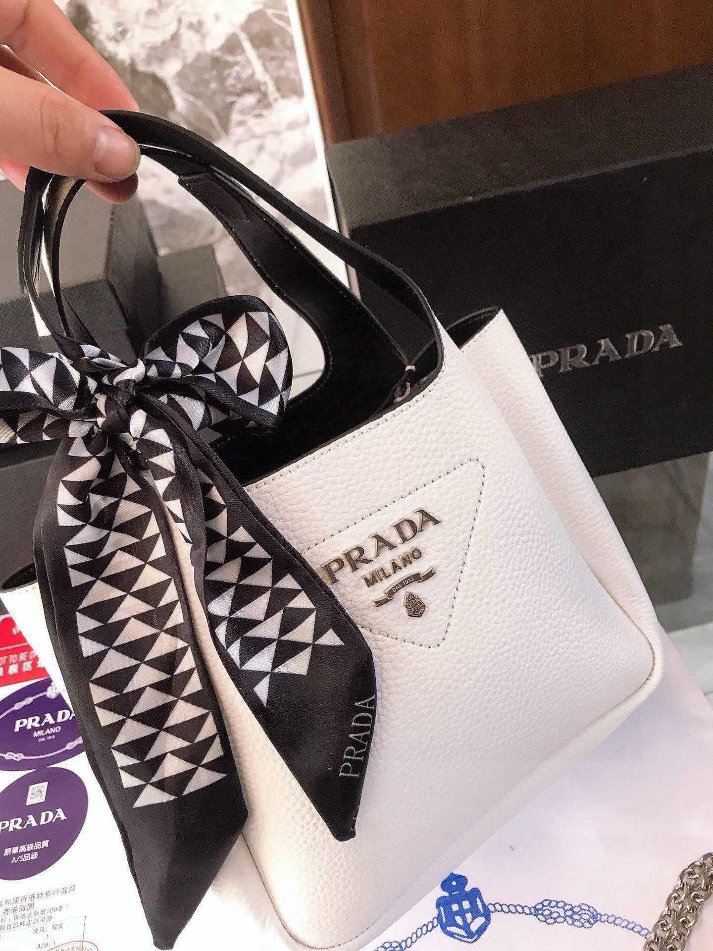 Prada white leather tote bag [504049]