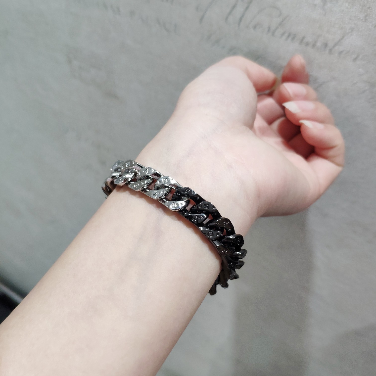 LV Monogram Black & White Chain [504190]