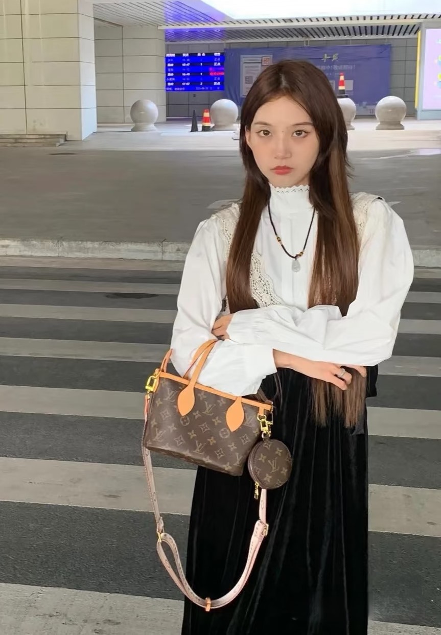 LV Neverfull BB [504523]