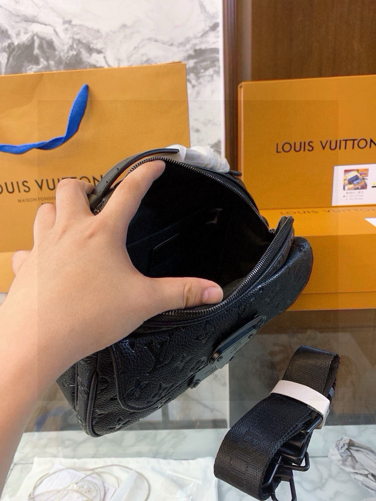 LV S-Lock Messenger Bag Men [503974]