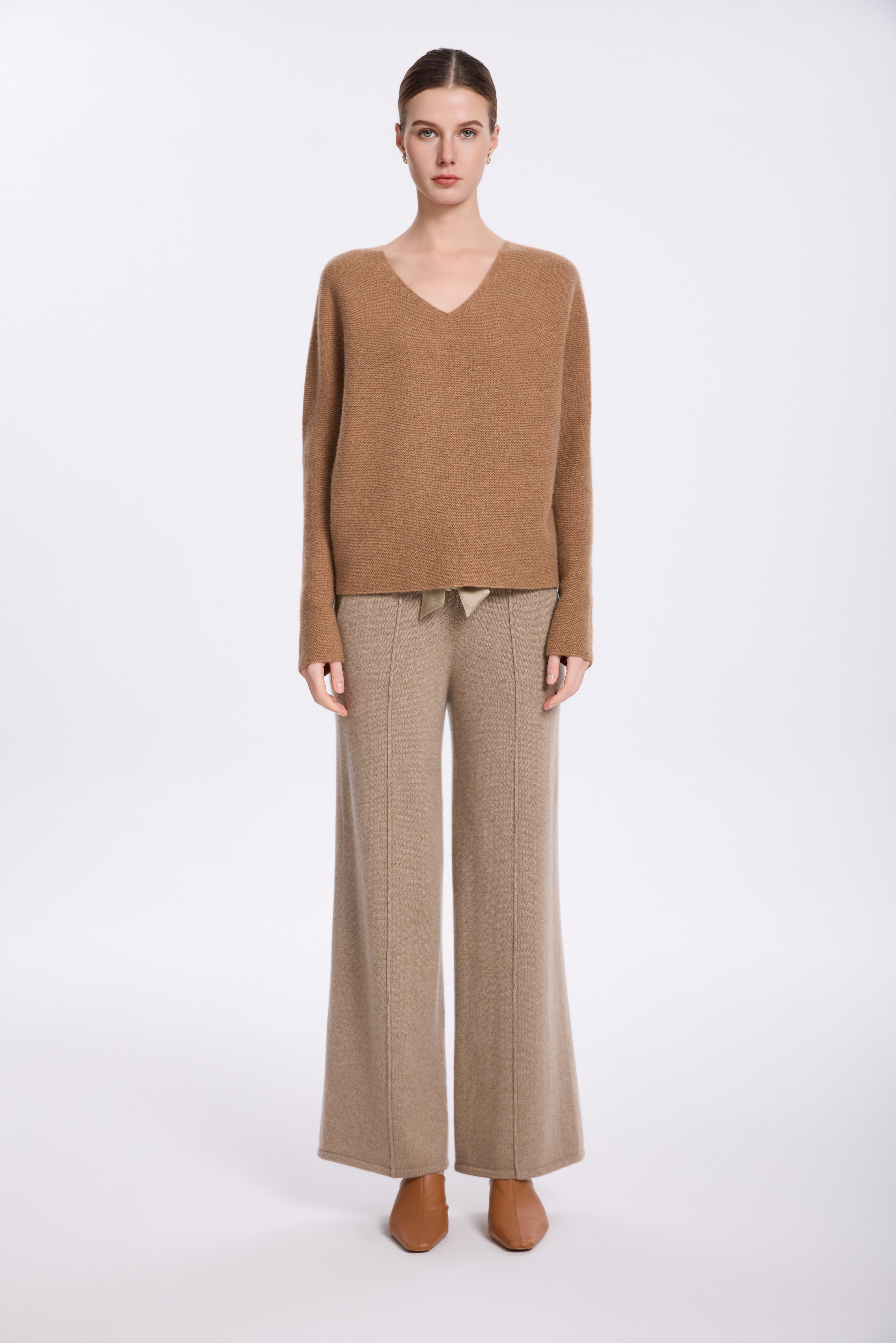 100% Cashmere V-Neck Textured Knit Sweater – Camel