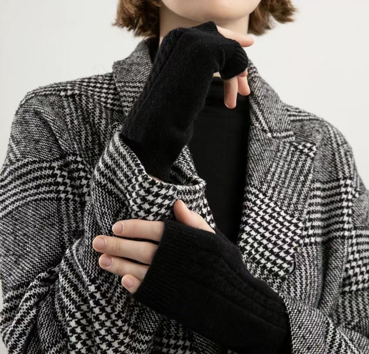 100% Pure Cashmere Fingerless Gloves with Cable Knit Detail