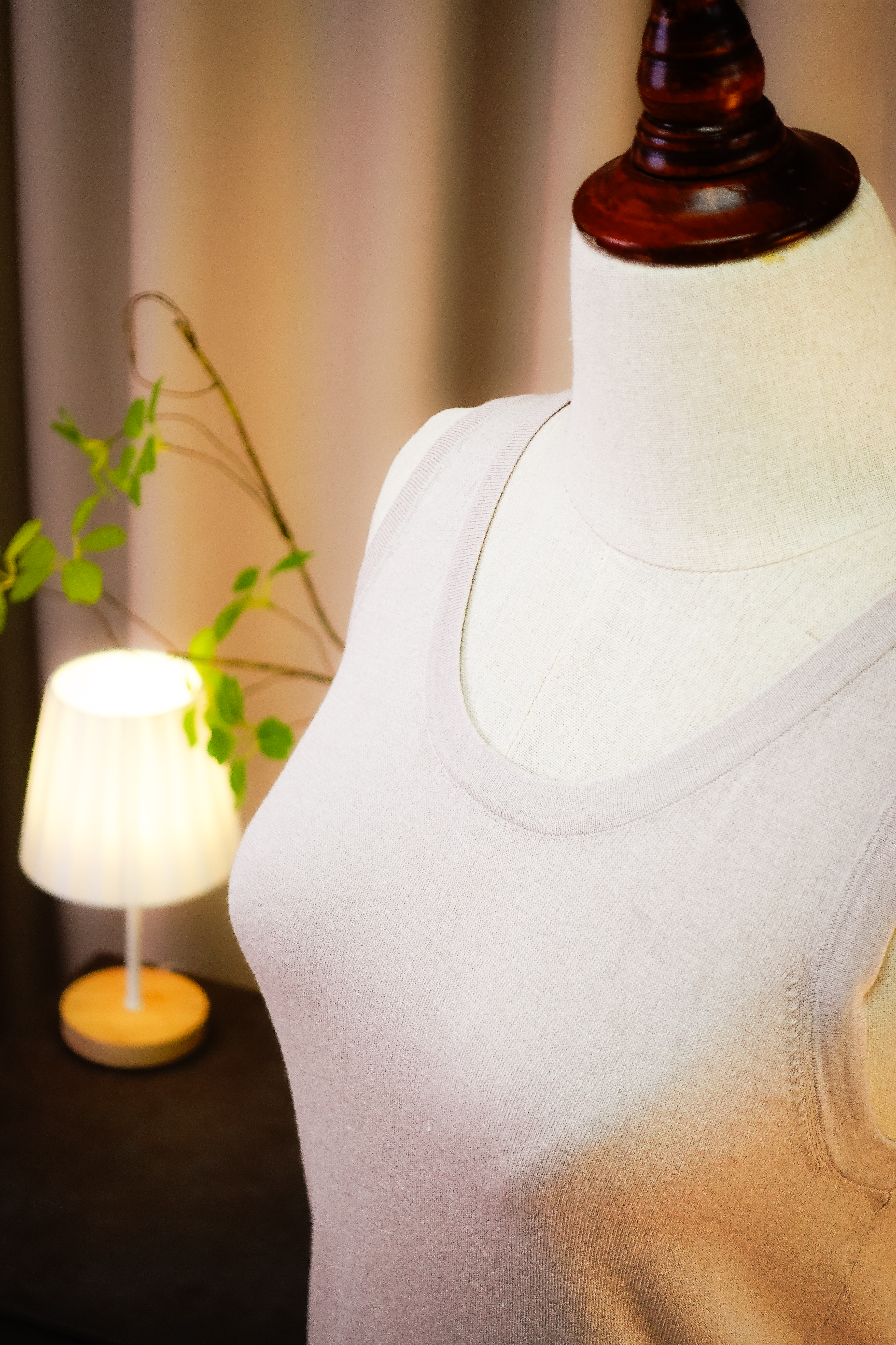 100% Pure Ultra-Fine Worsted Cashmere Sleeveless Vest