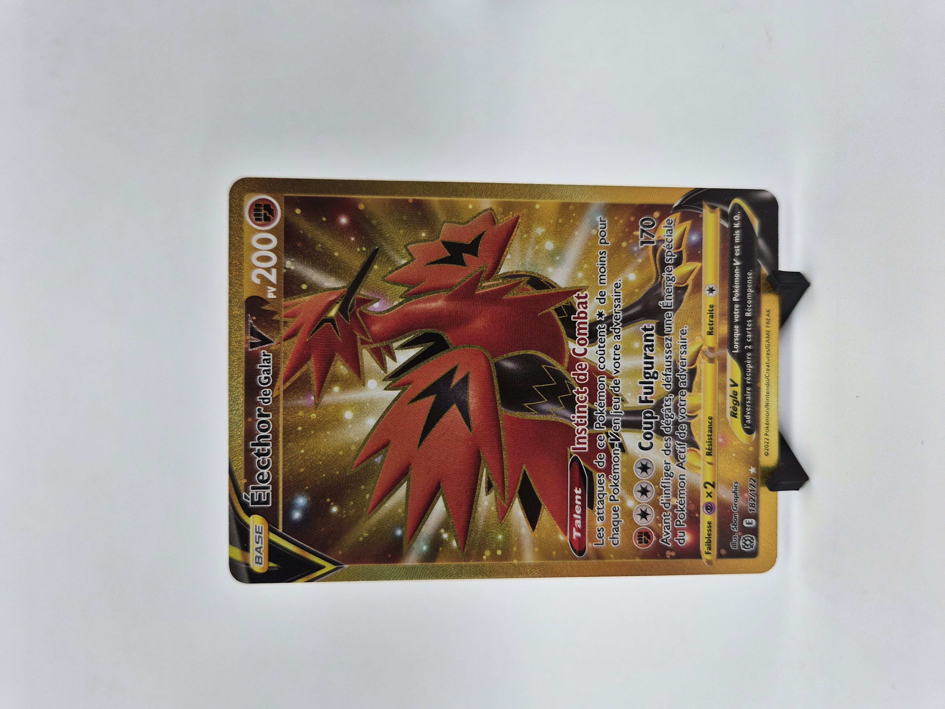 Électhor de Galar V 182/172 – Stars Étincelantes – Bloc Épée et Bouclier