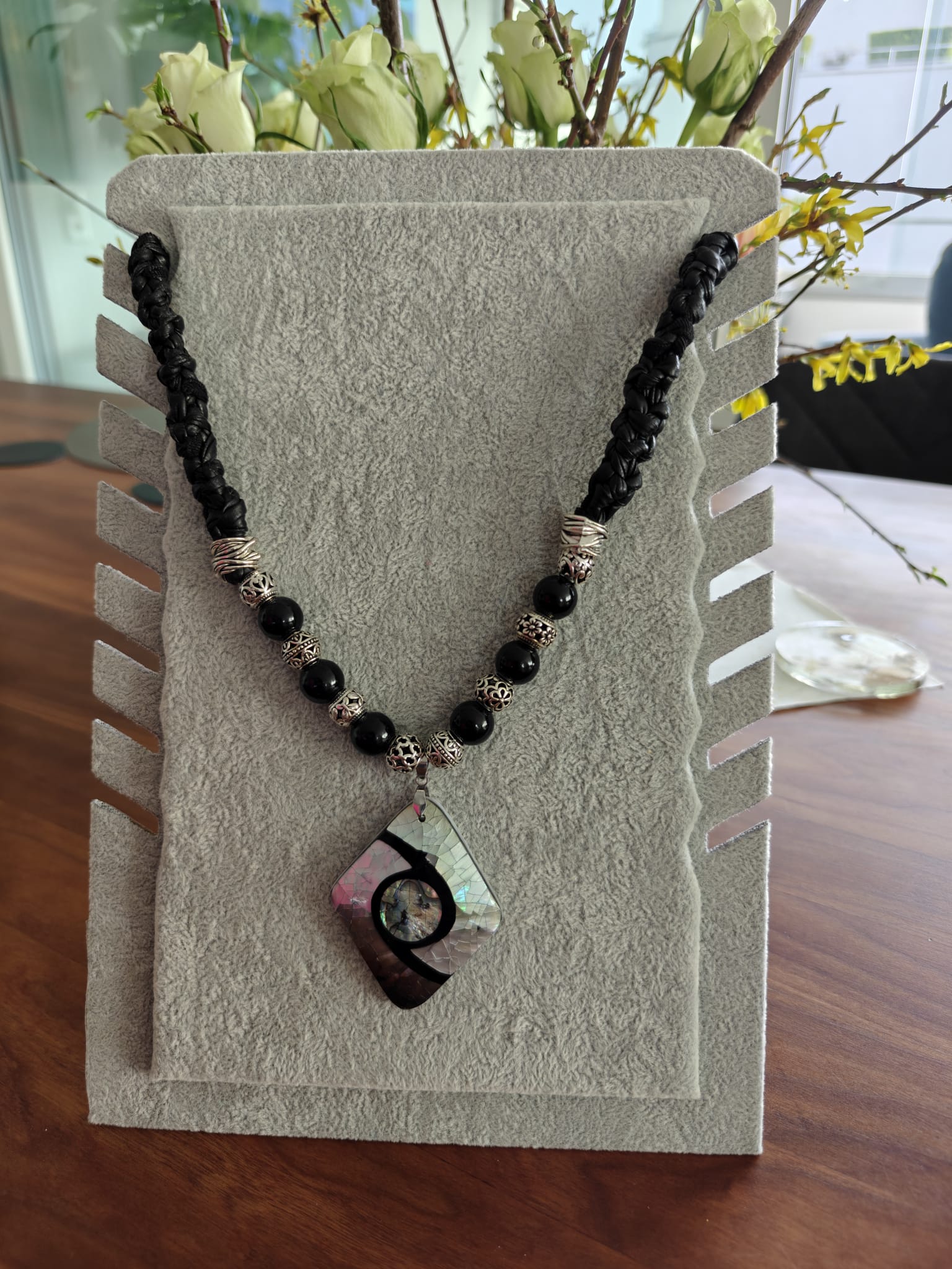 Handgemachte Halskette mit Muschel-Anhänger