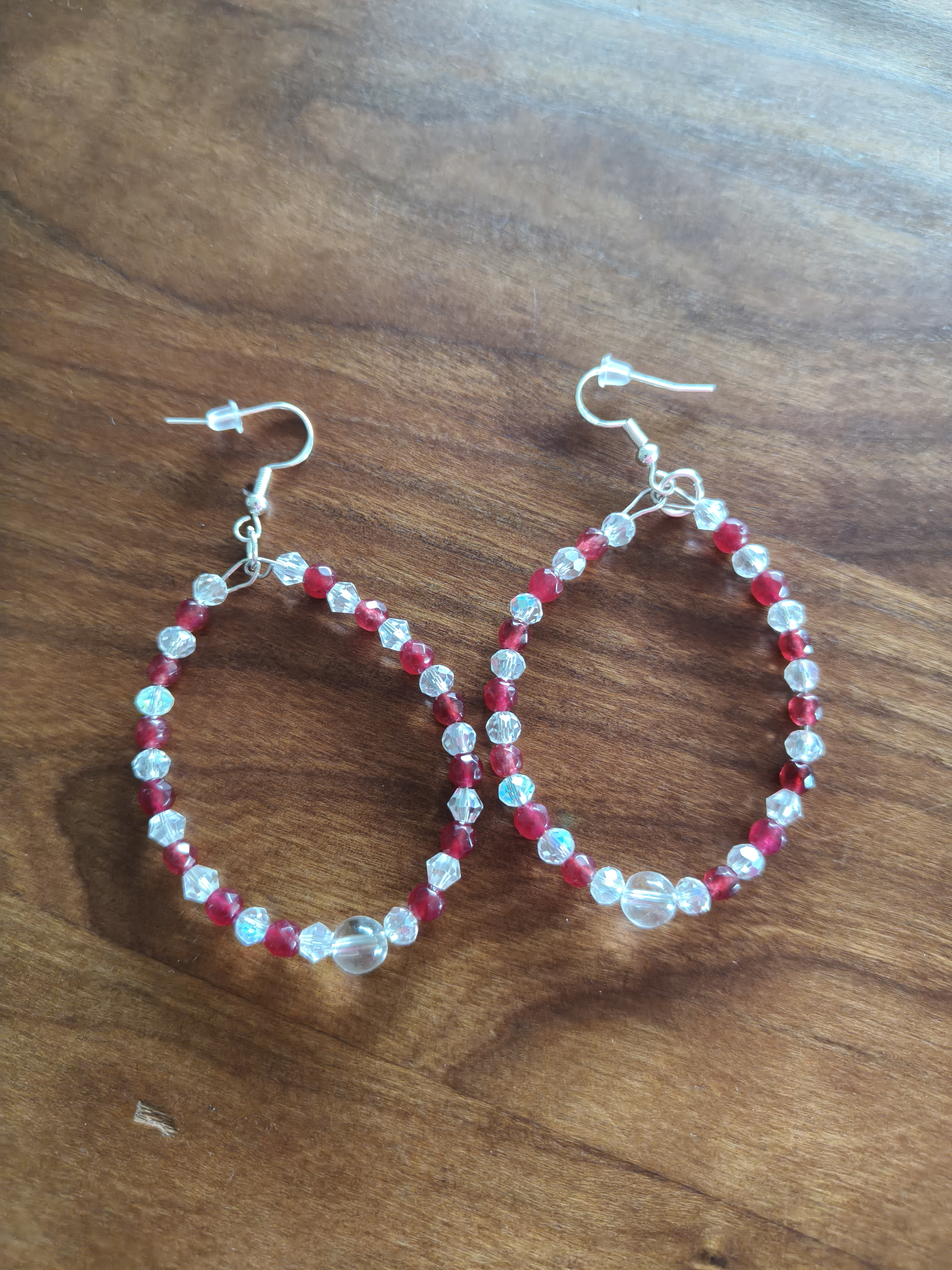 Handgemachte Ohrringe mit Jade und Glaskristallen