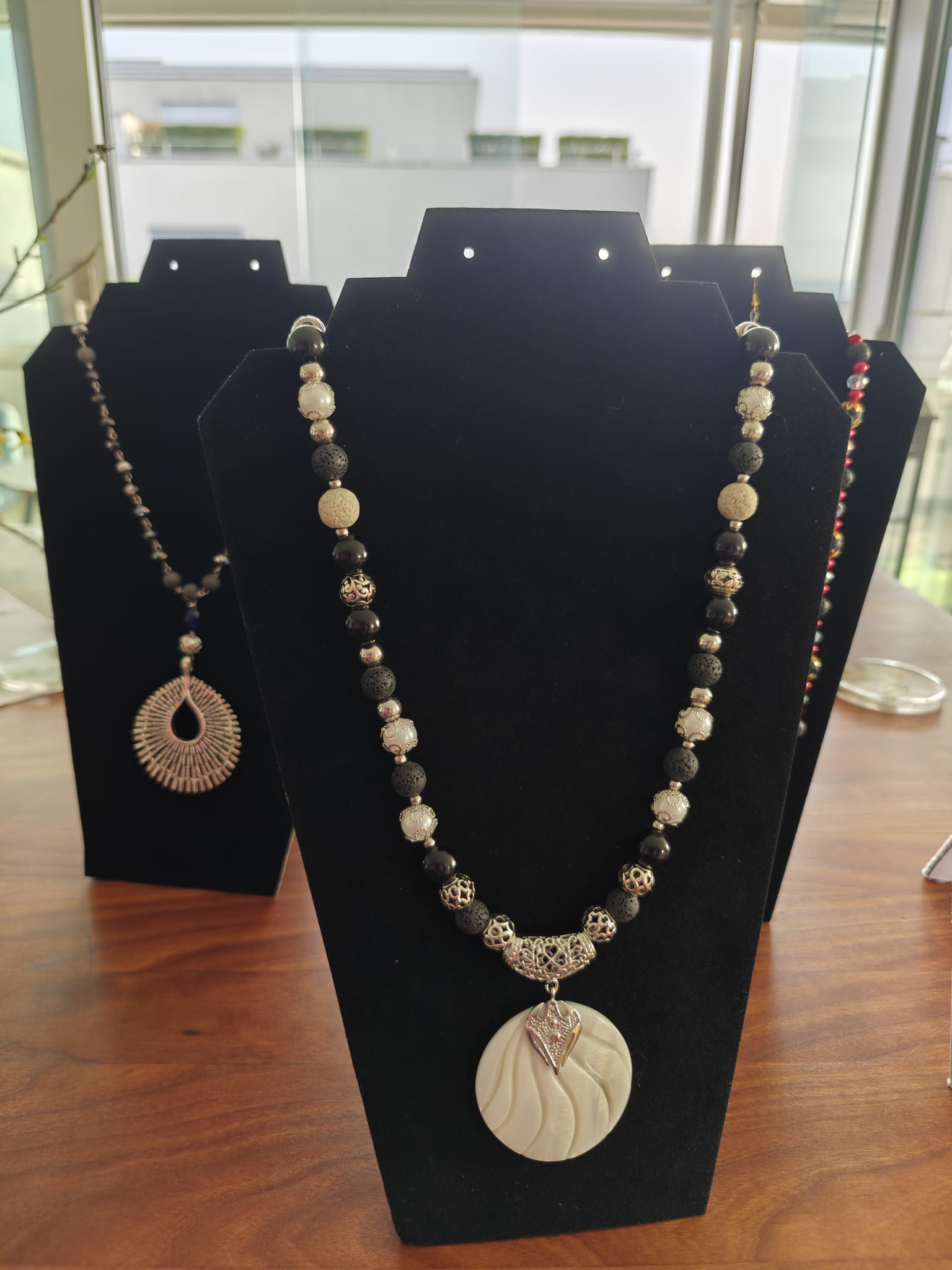 Handgefertigte Perlenkette mit Anhänger