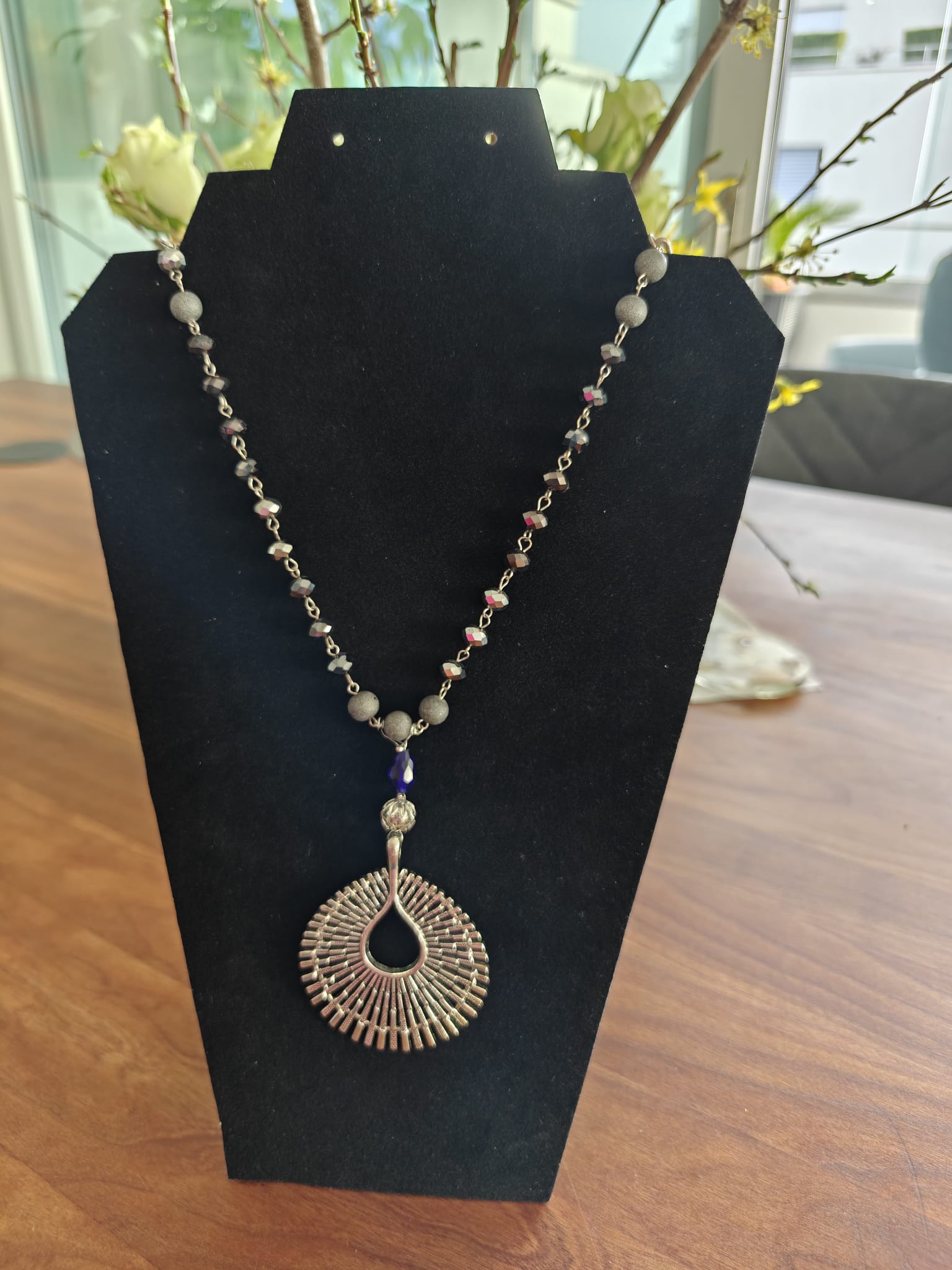 Silberne Halskette mit Anhänger