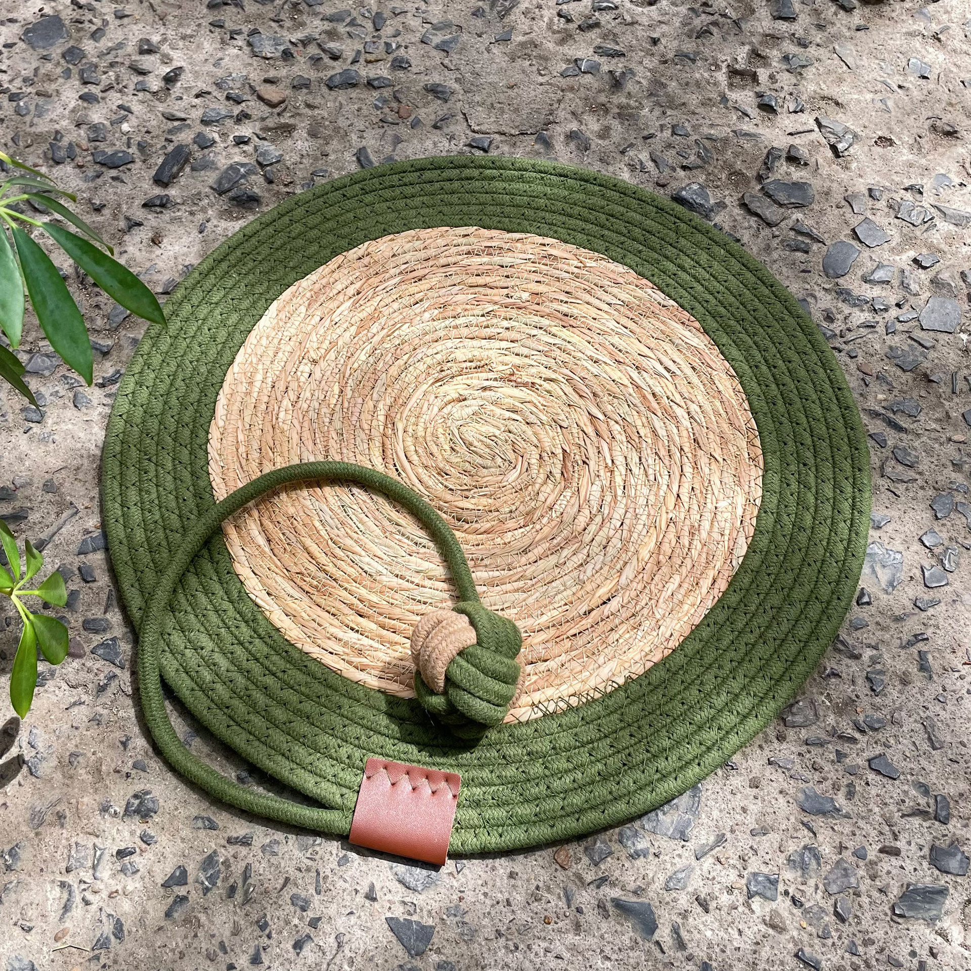 Durable Bulrush & Rattan Woven Cat Mat