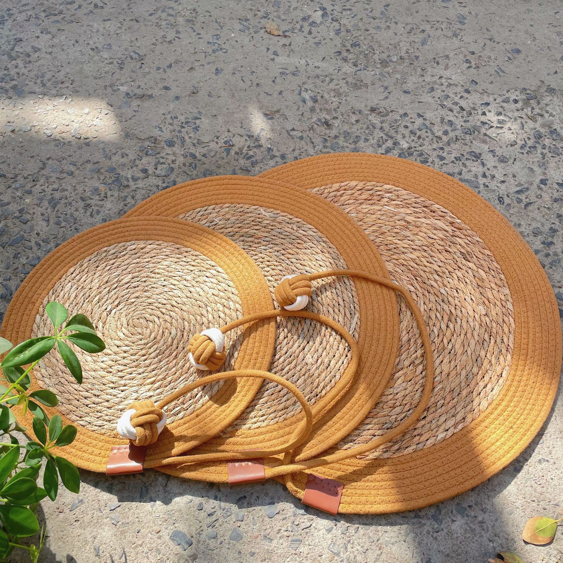 Durable Bulrush & Rattan Woven Cat Mat