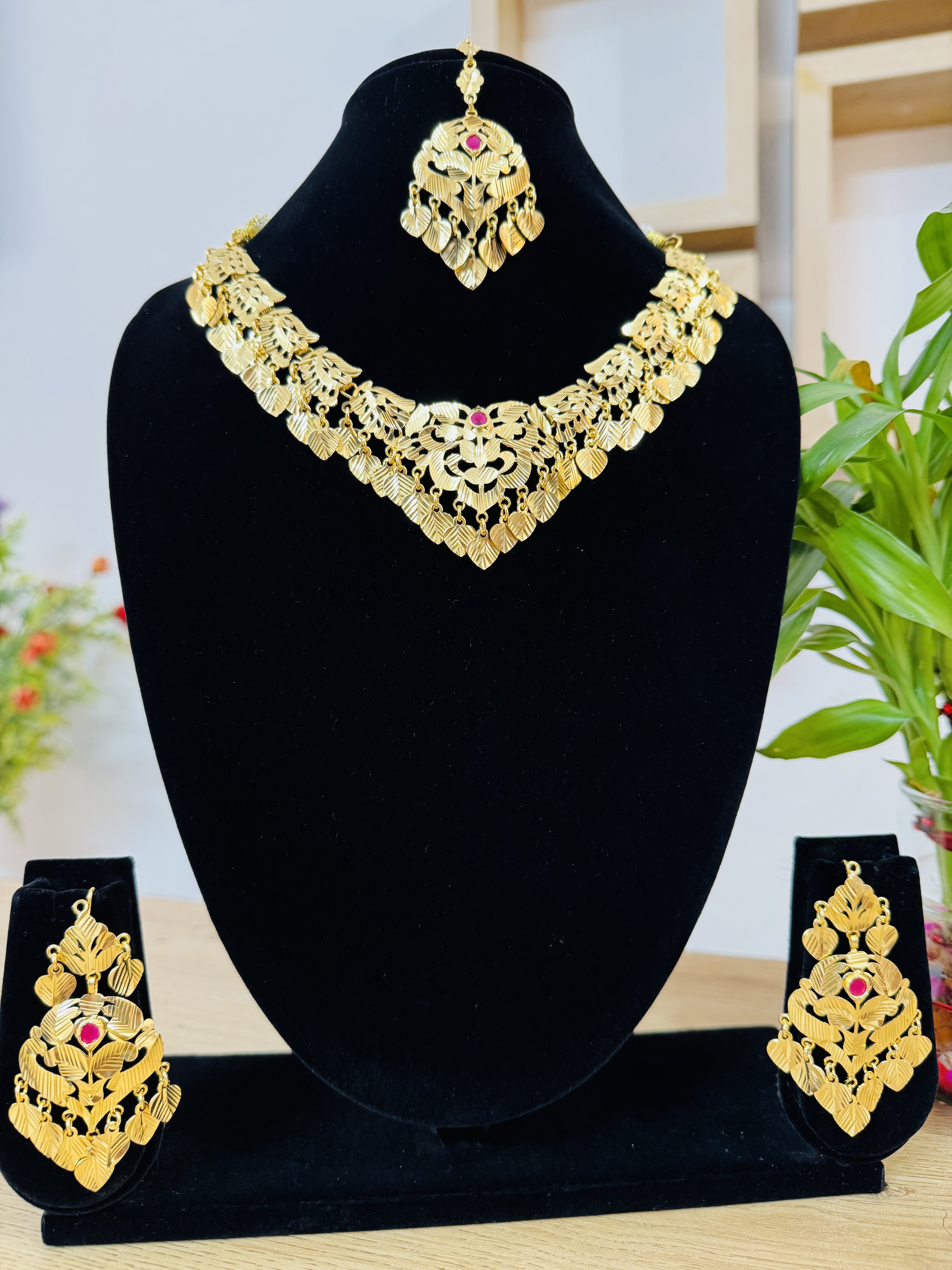 Traditional Gold Look Necklace Set