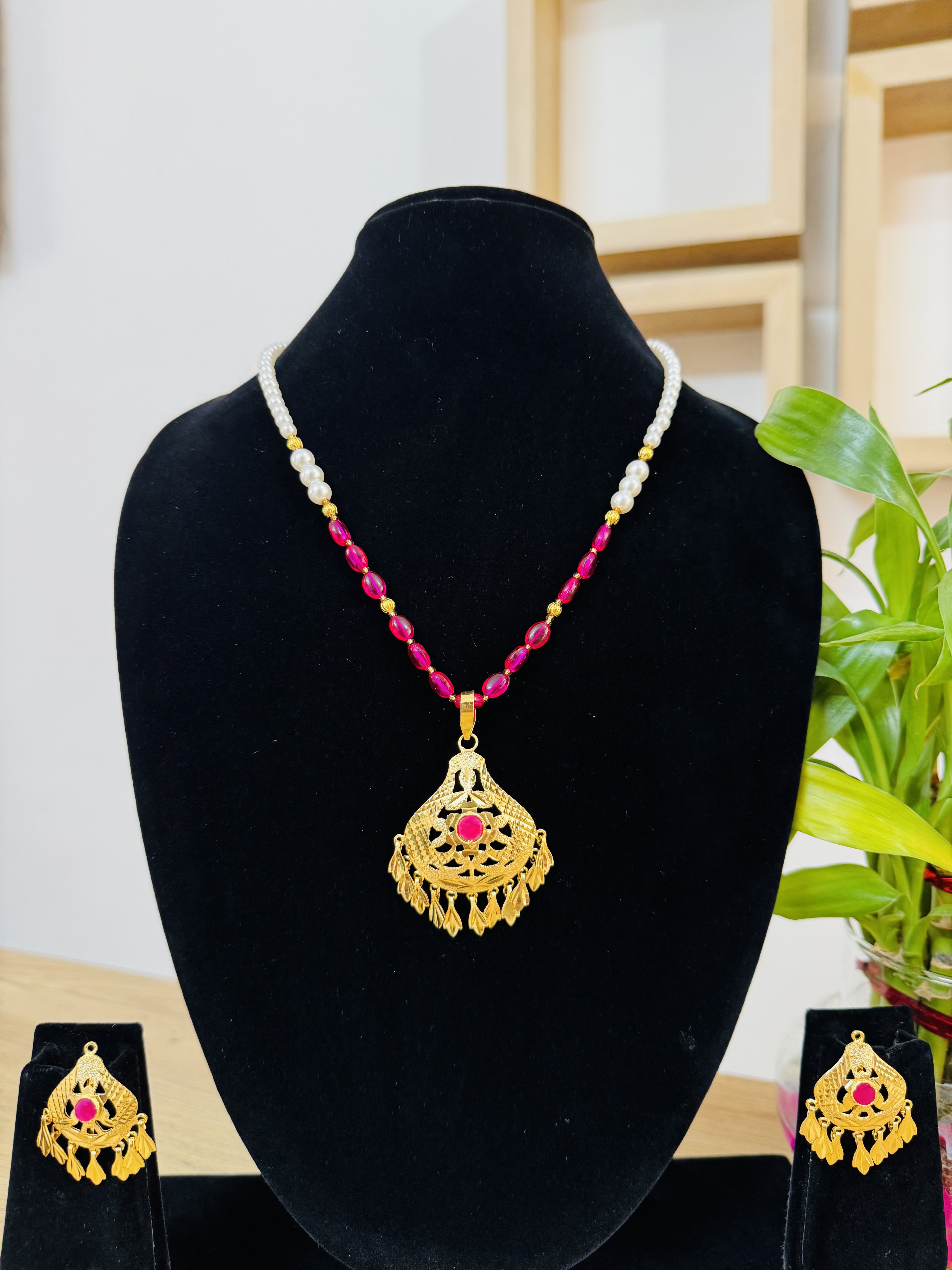 Gold Look Pendant Set