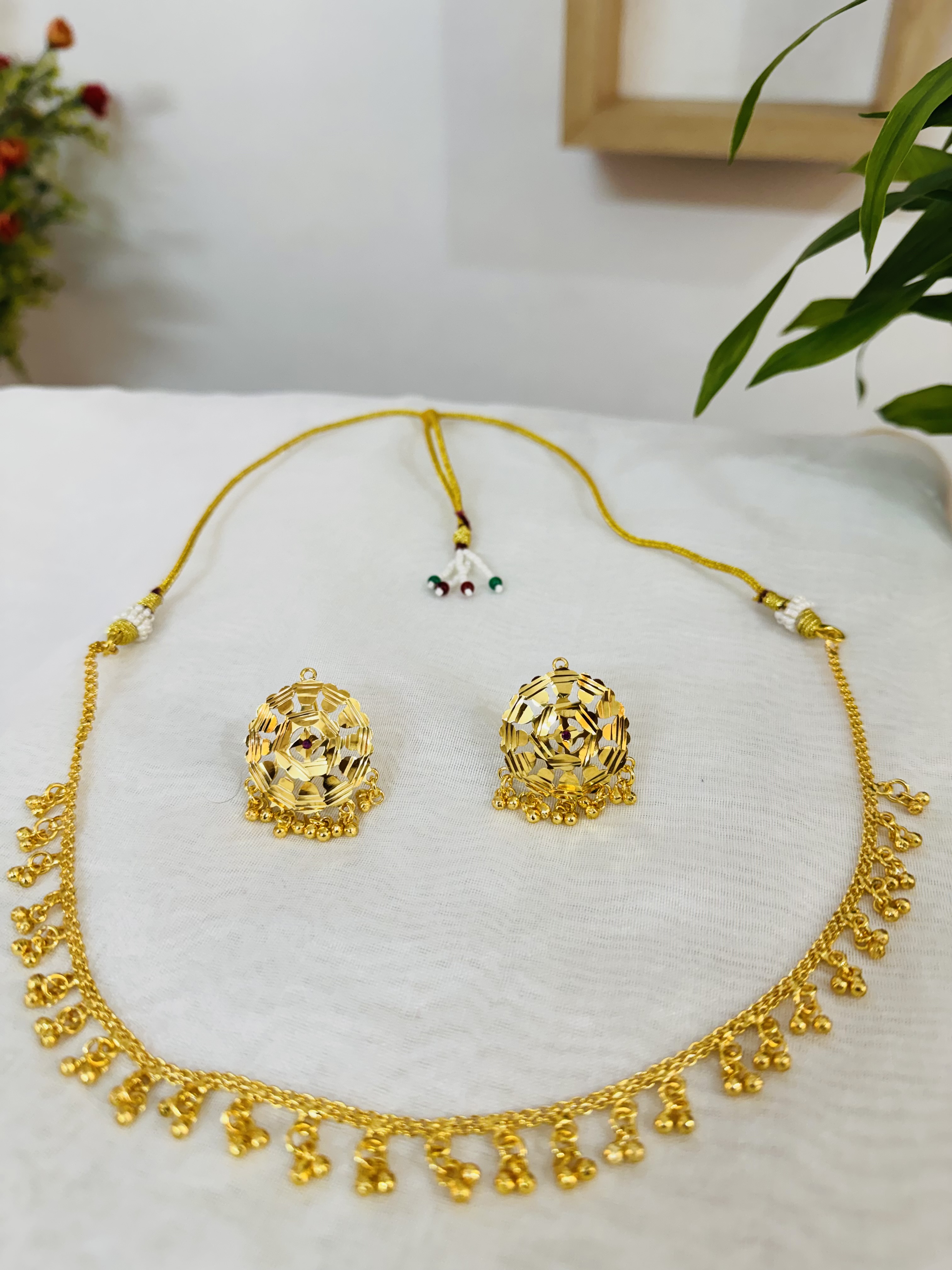 Gold Look Sleek Necklace Set