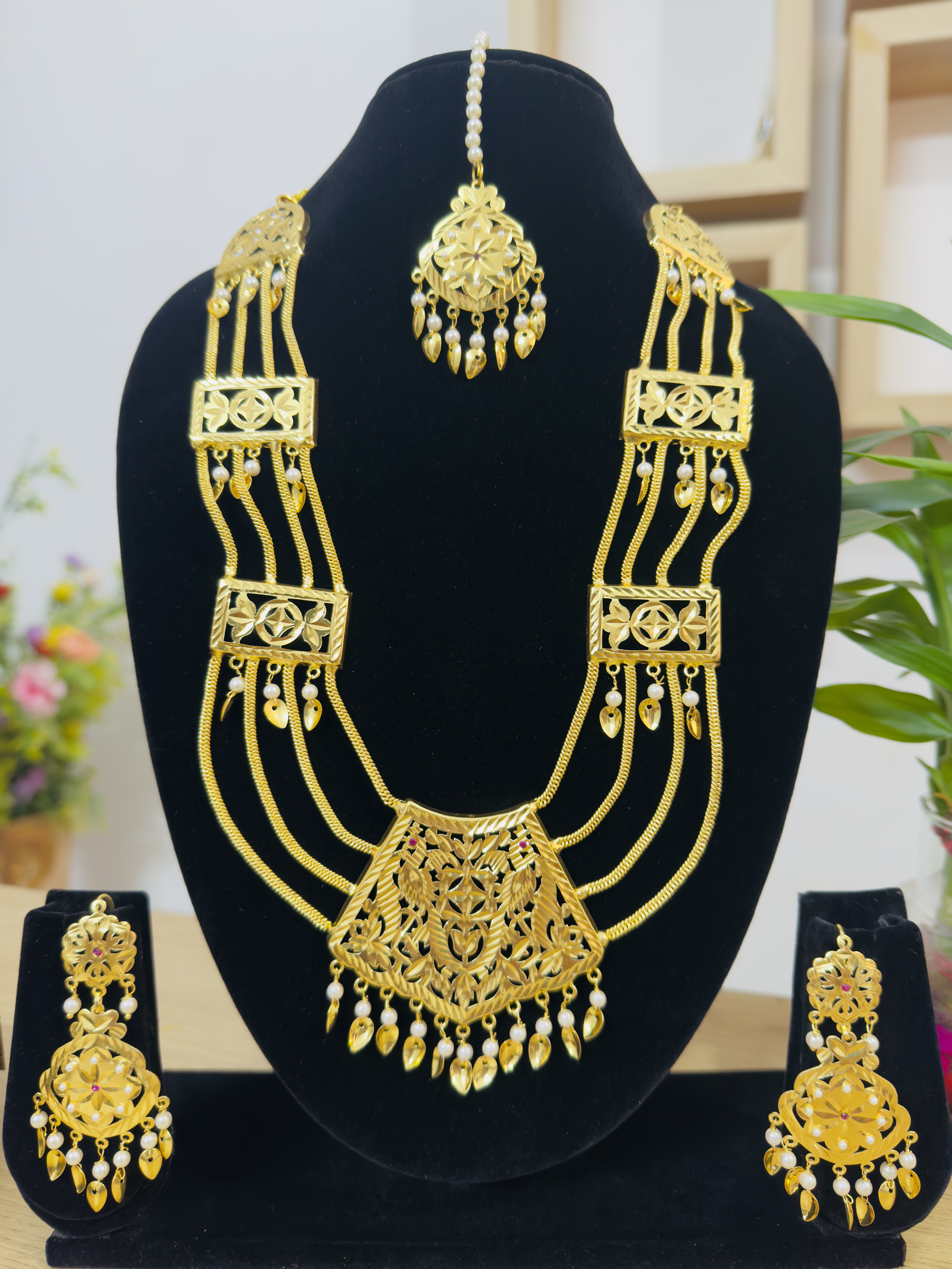 Gold Look Raani haar 