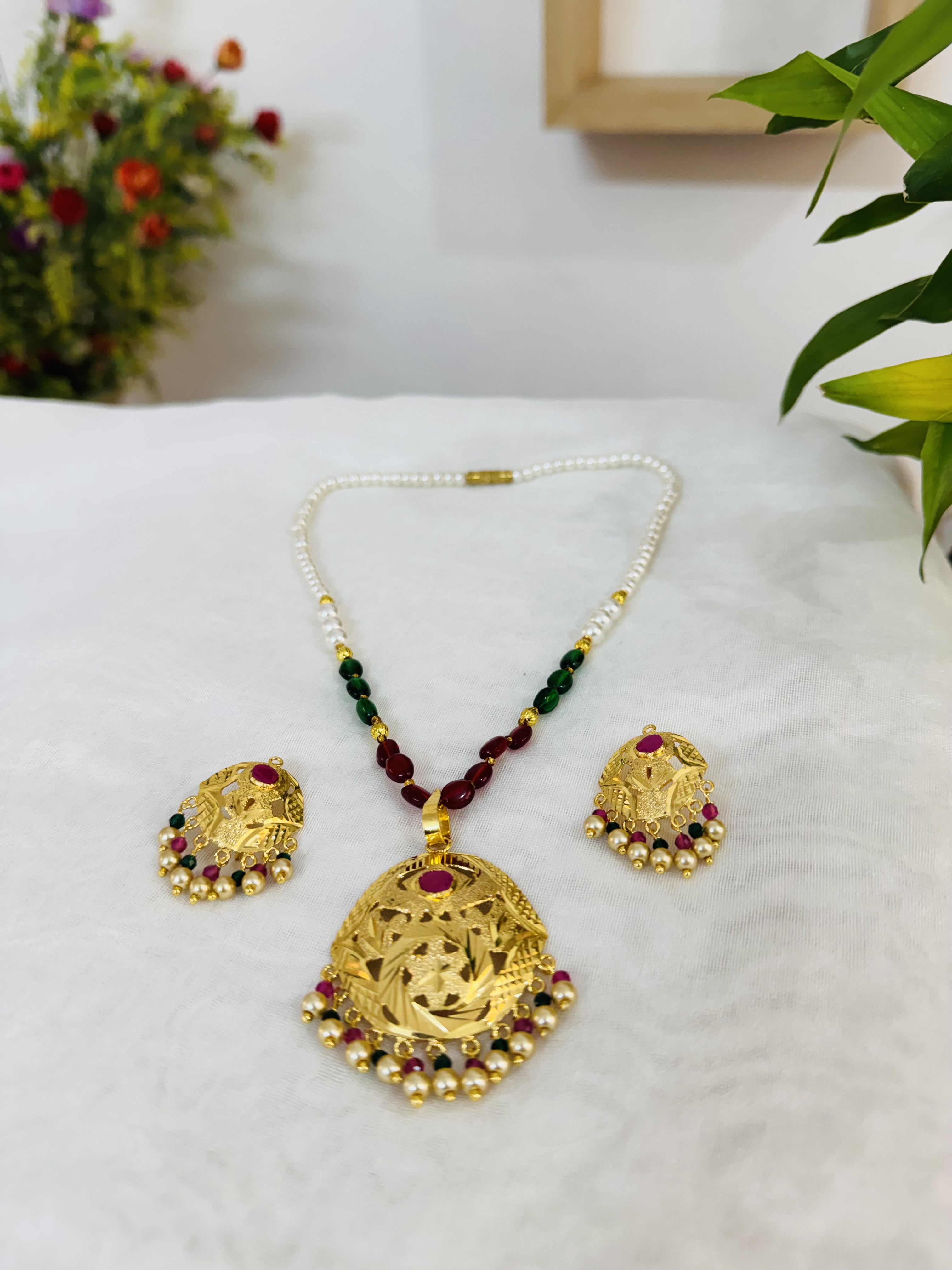 Gold Look Pendant Set With Ruby Green Pearls 