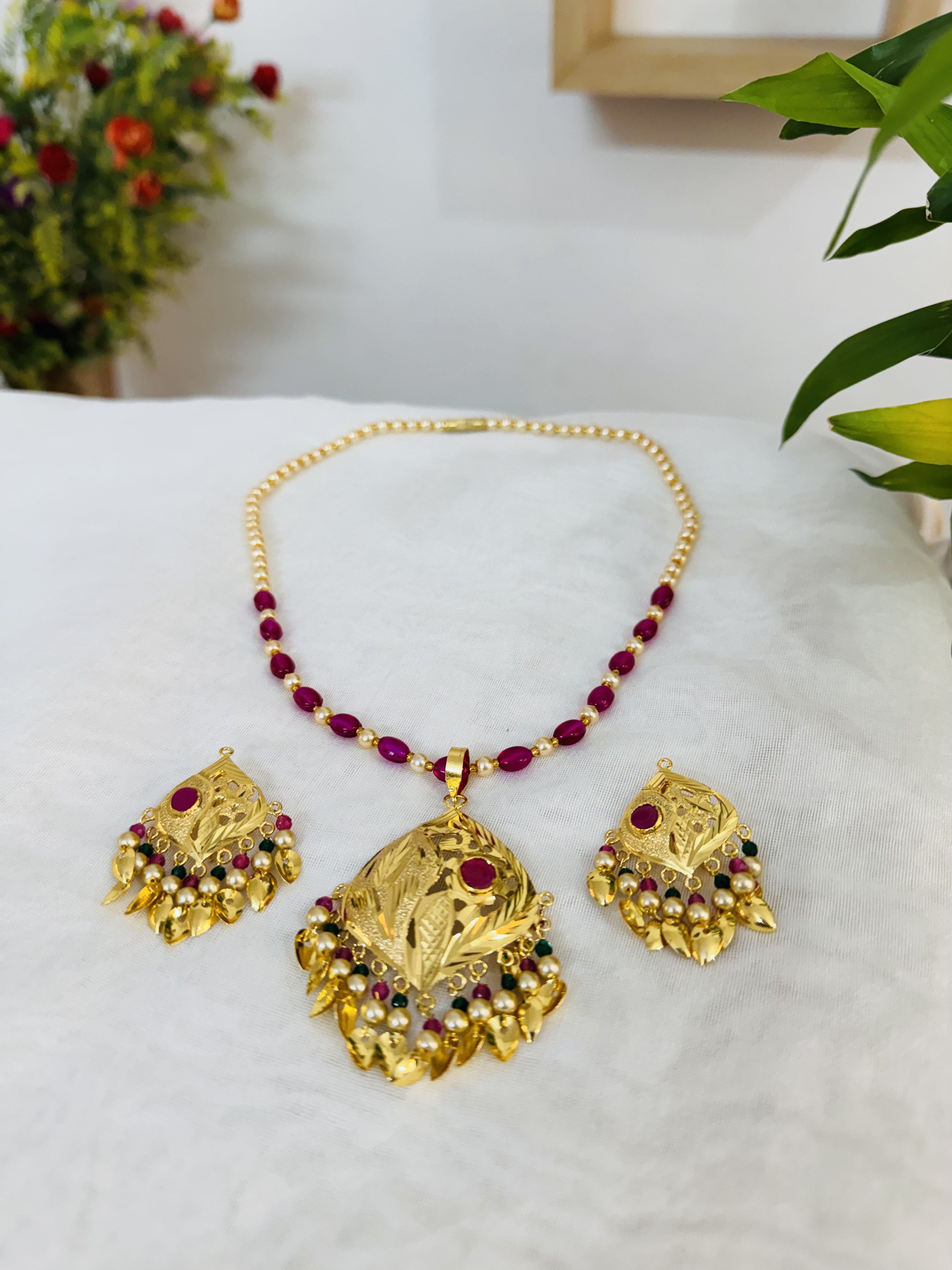 Gold Look Pendant Set With Ruby Green Pearls 