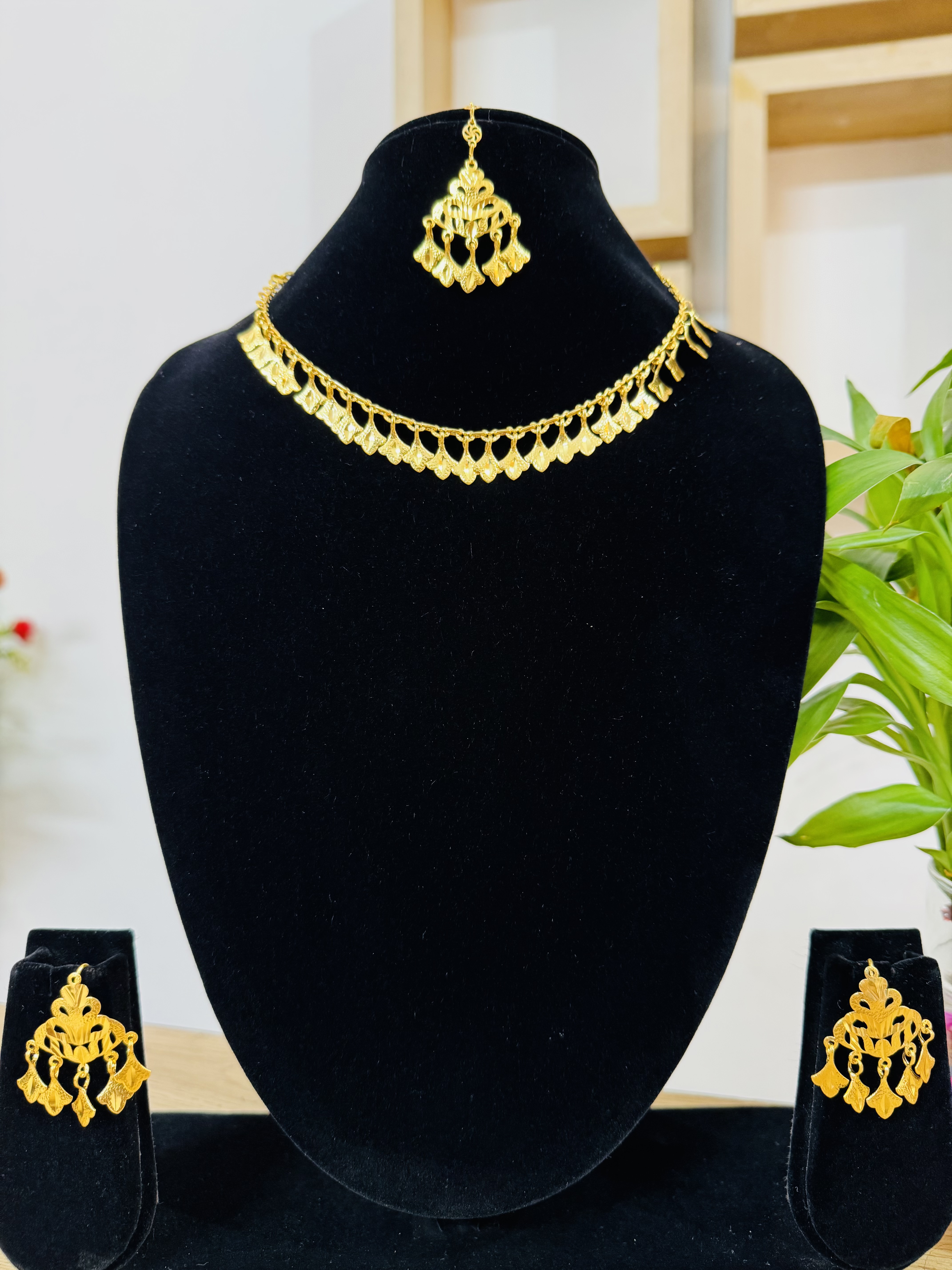 Traditional Gold Look Necklace Set 