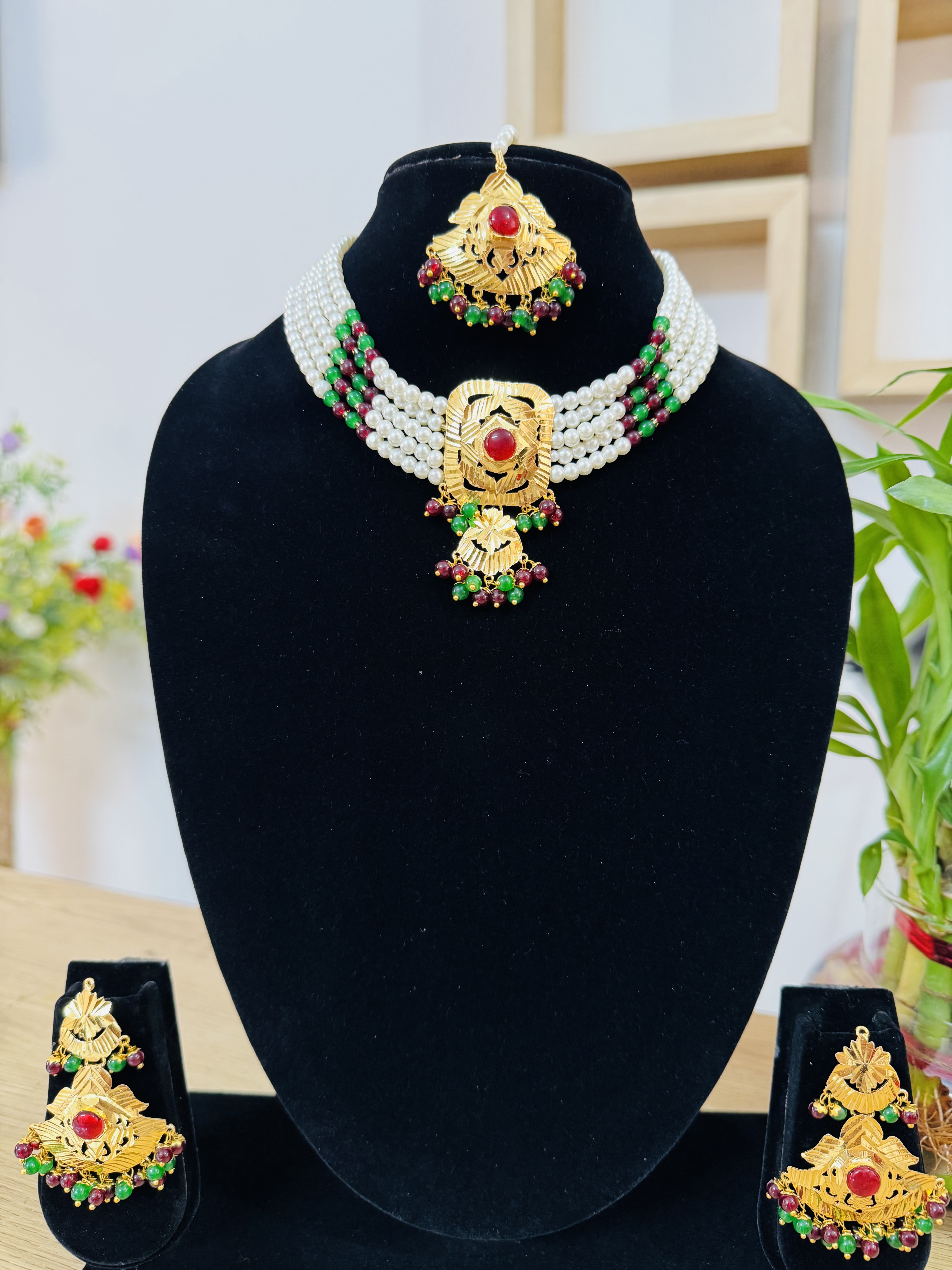 Gold Look Chokar Set