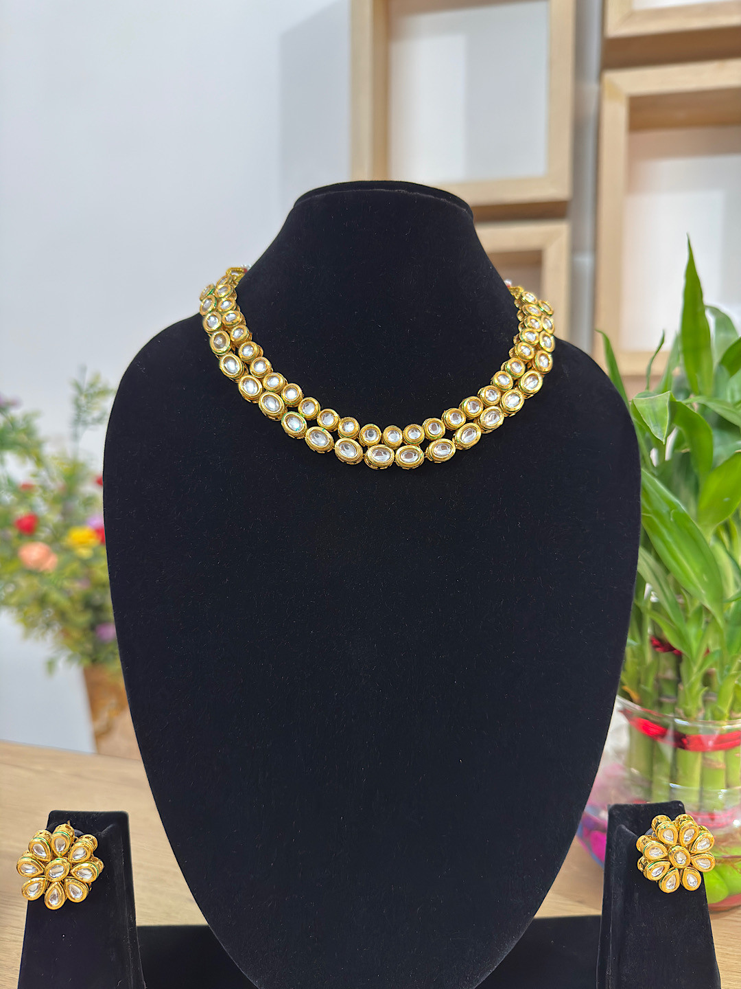 Elegant Kundan Sleek Necklace Set