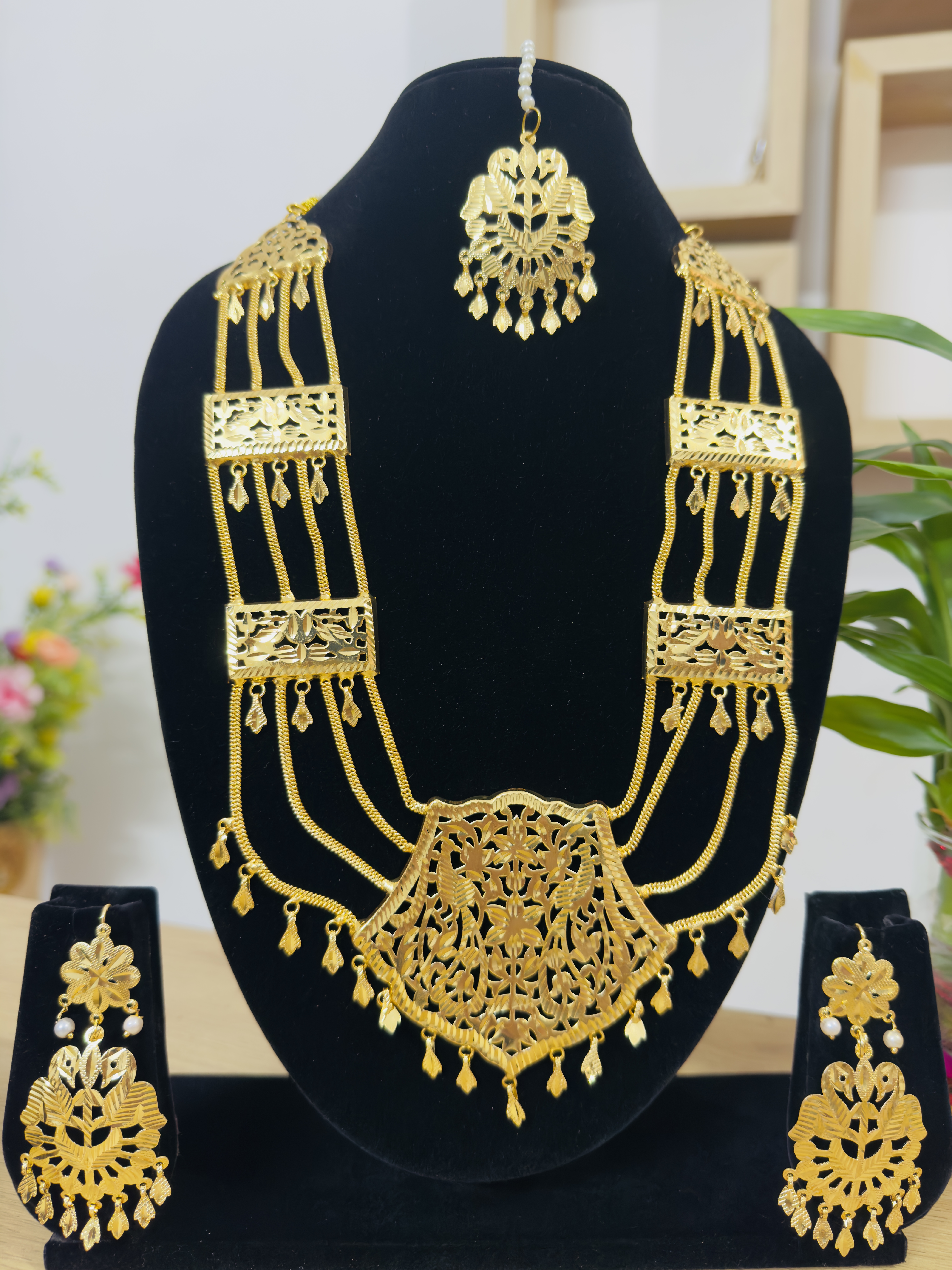 Gold Look Raani Haar 