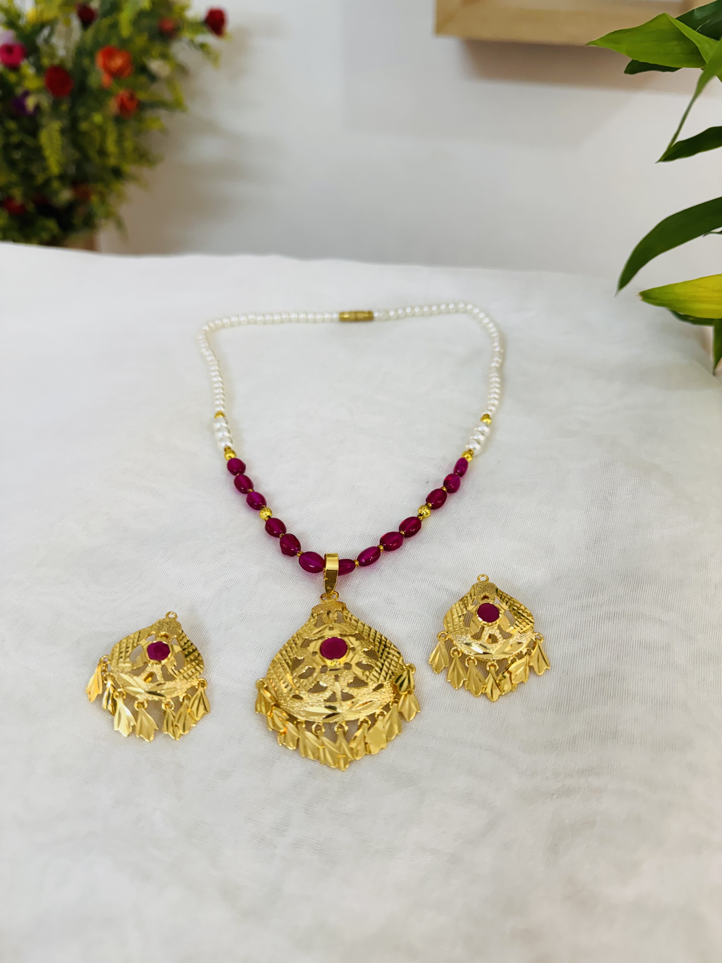Gold Look Pendant Set