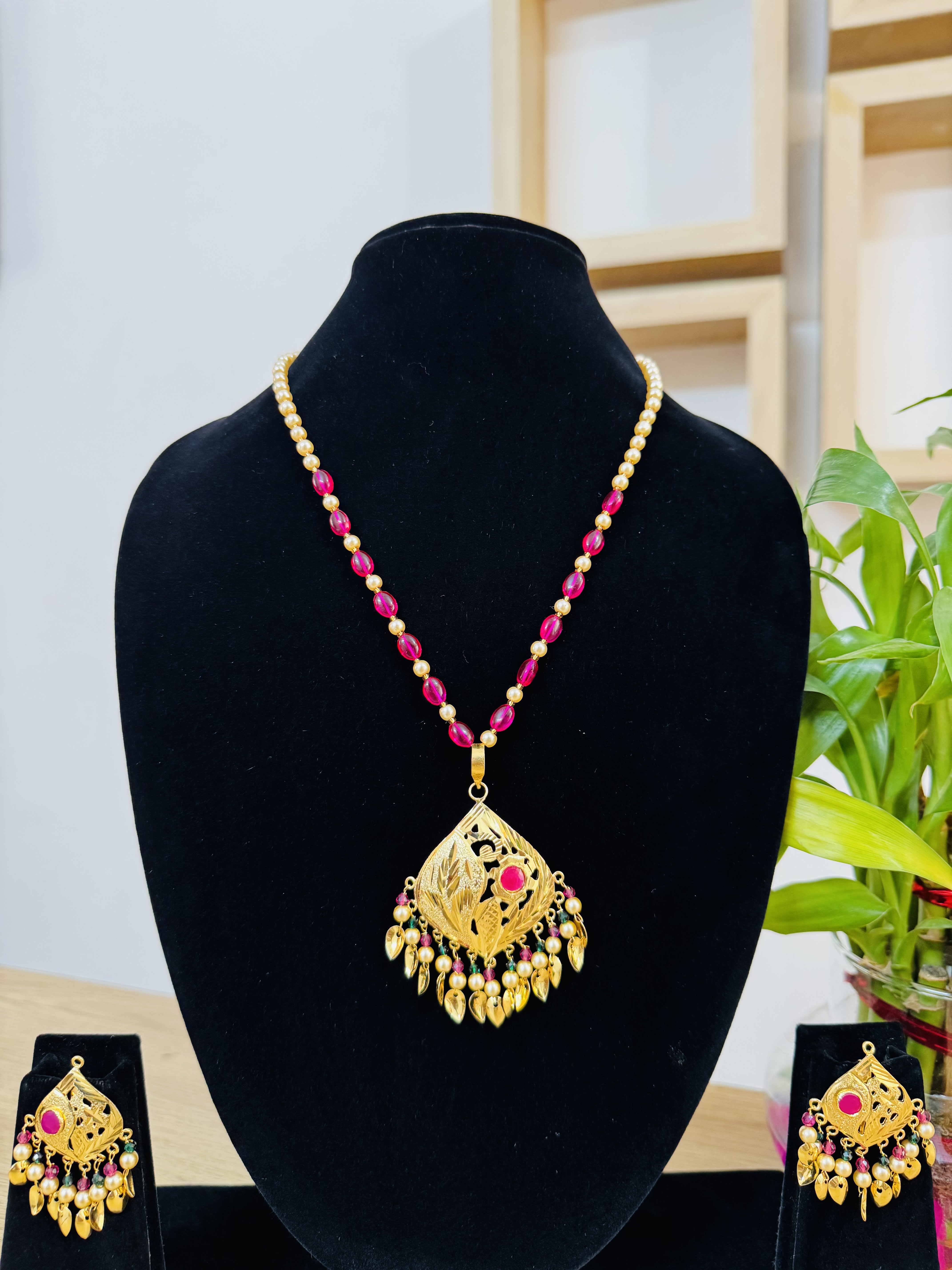 Gold Look Pendant Set With Ruby Green Pearls 
