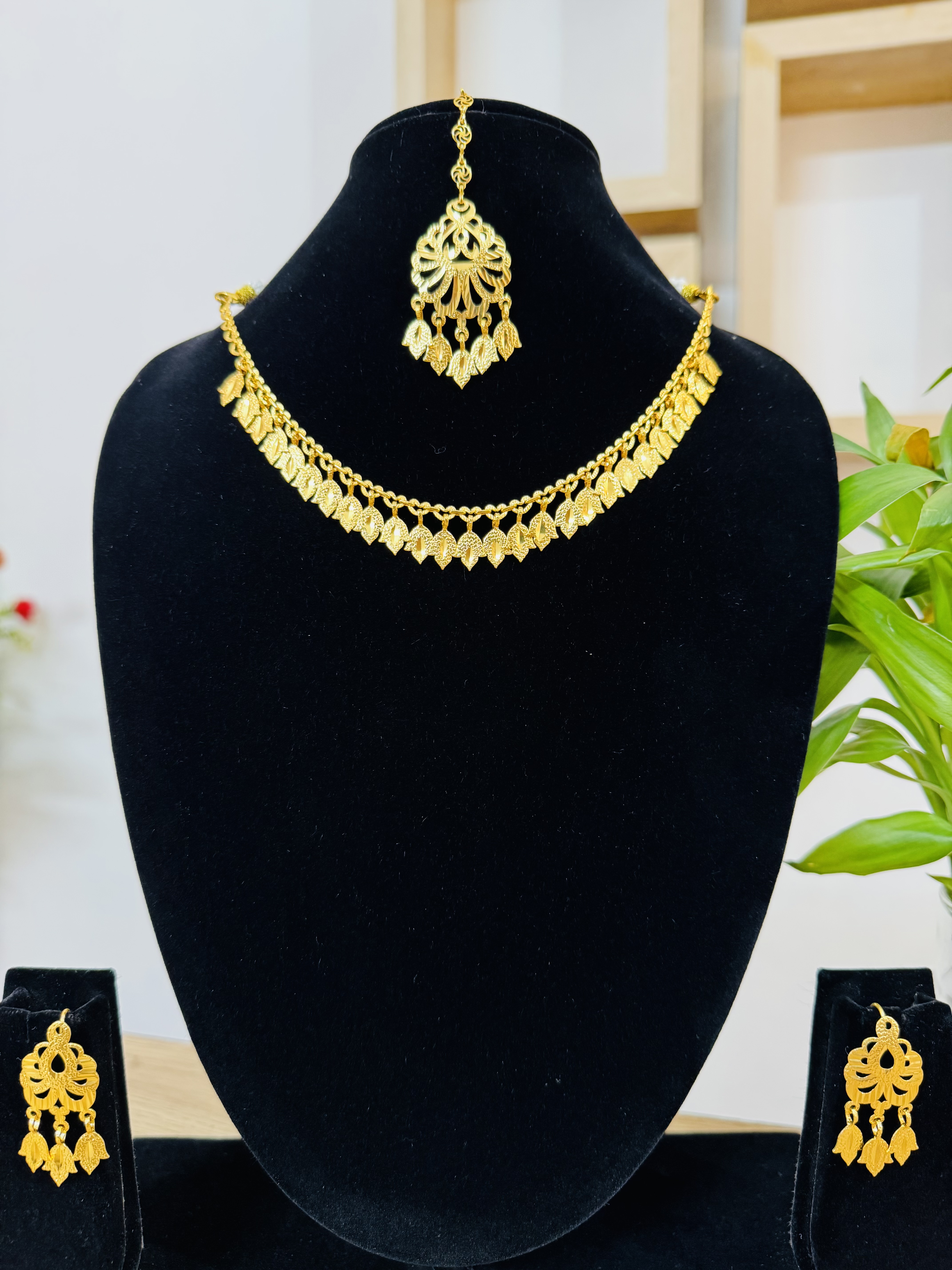 Traditional Gold Look Necklace Set 
