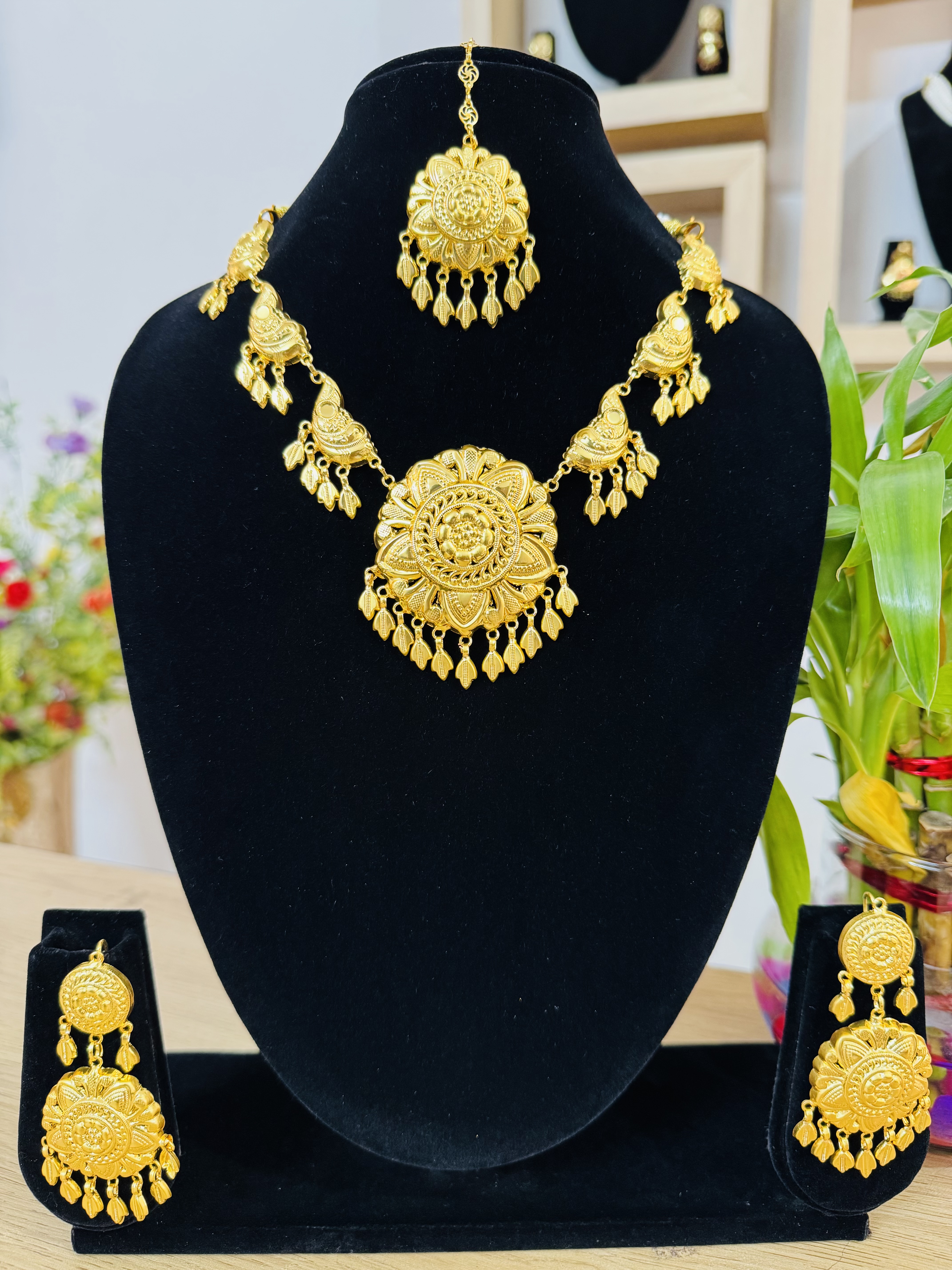 Traditional Look Necklace Set