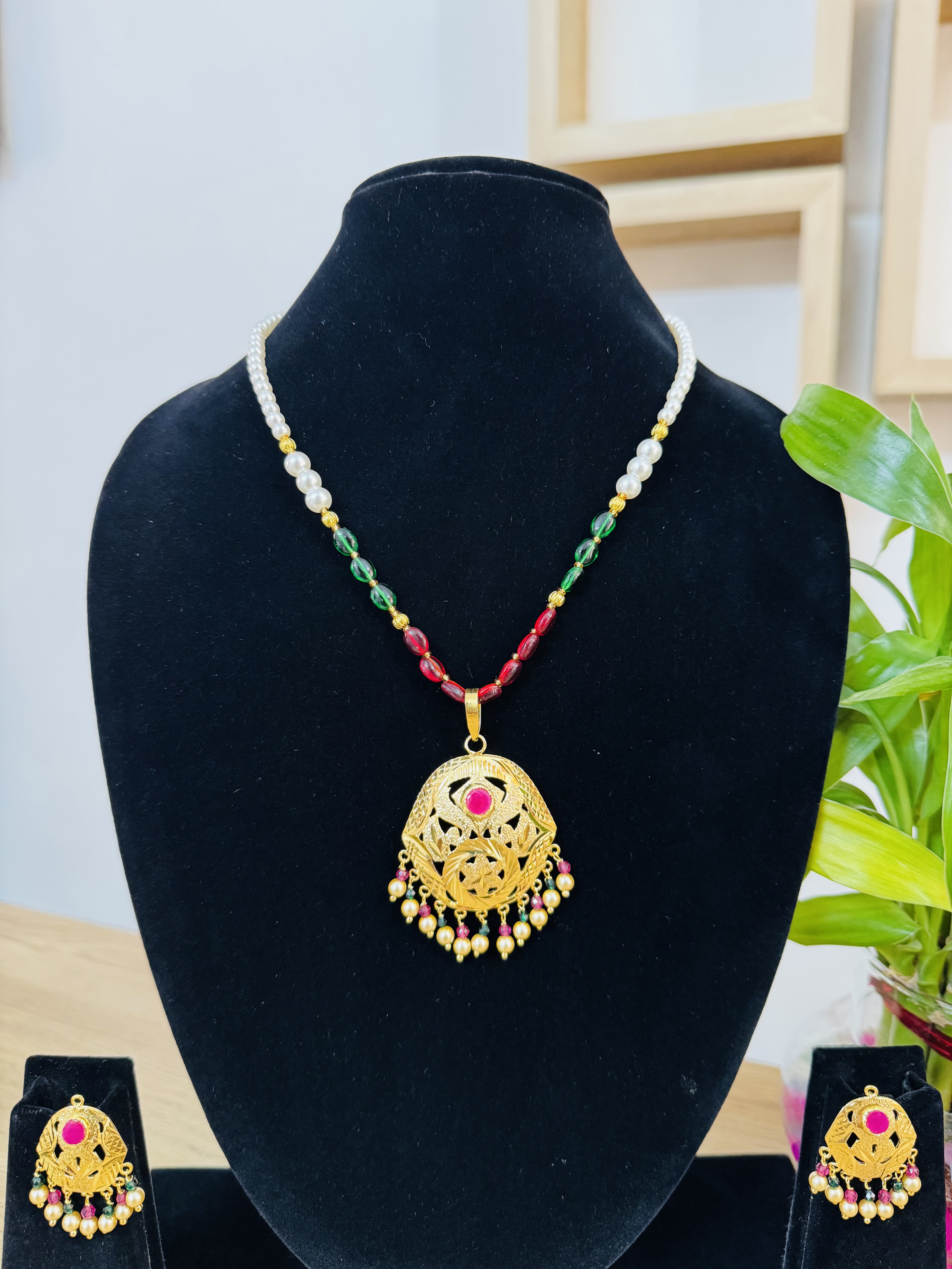 Gold Look Pendant Set With Ruby Green Pearls 