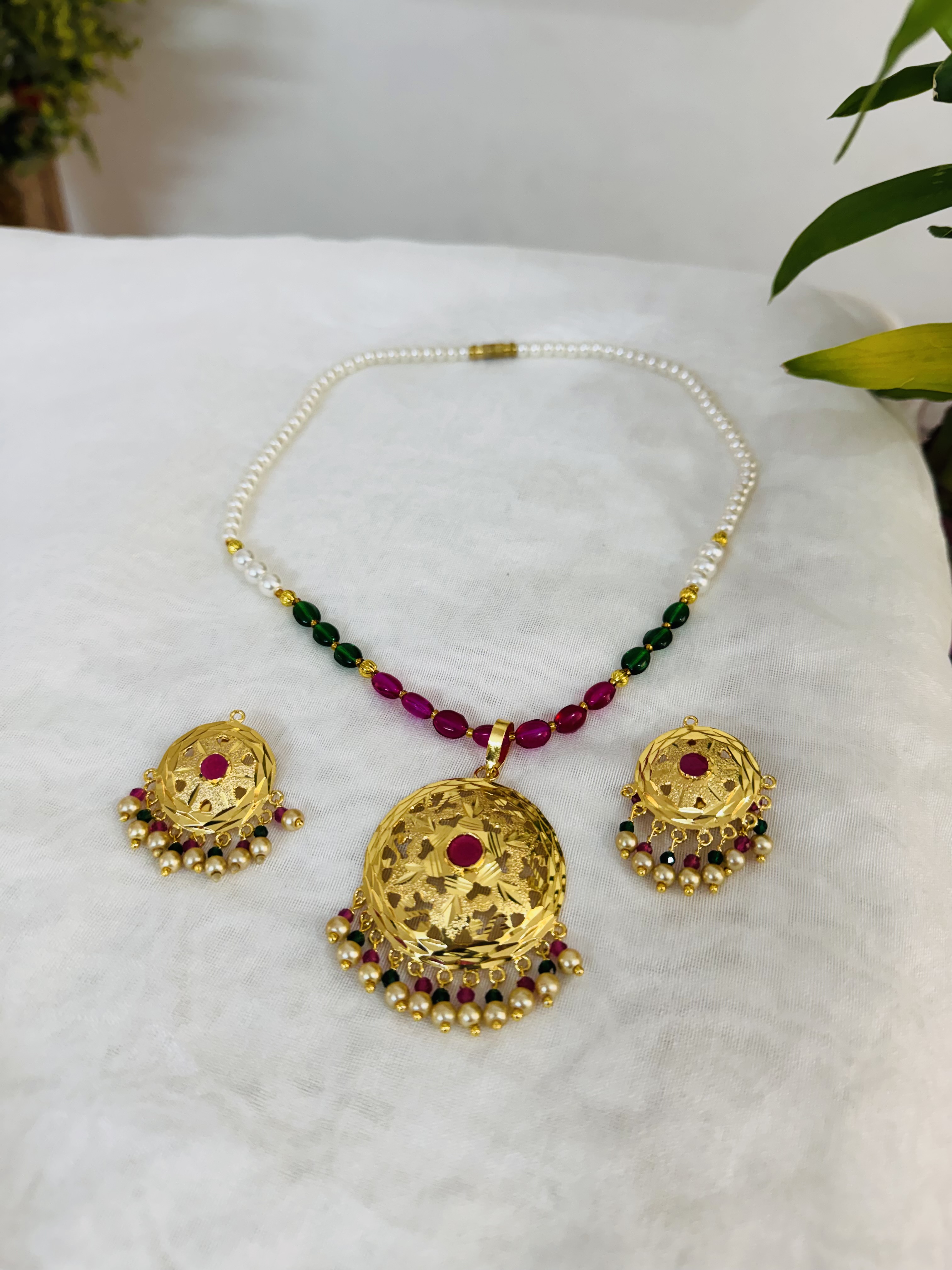 Gold Look Pendant Set With Ruby Green Pearls 