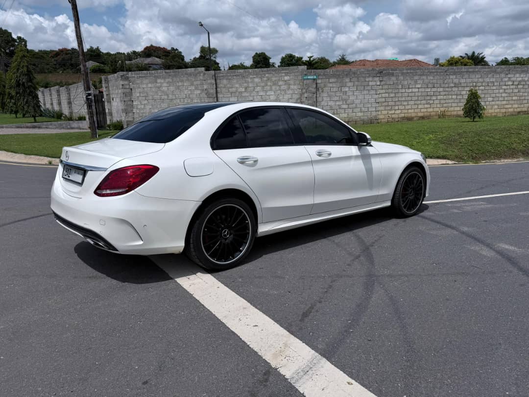 Mercedes-Benz C300 Sedan