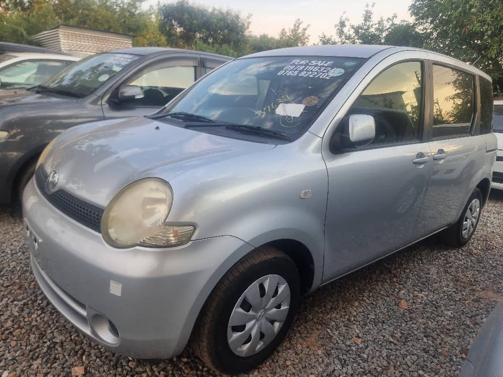 Toyota Sienta