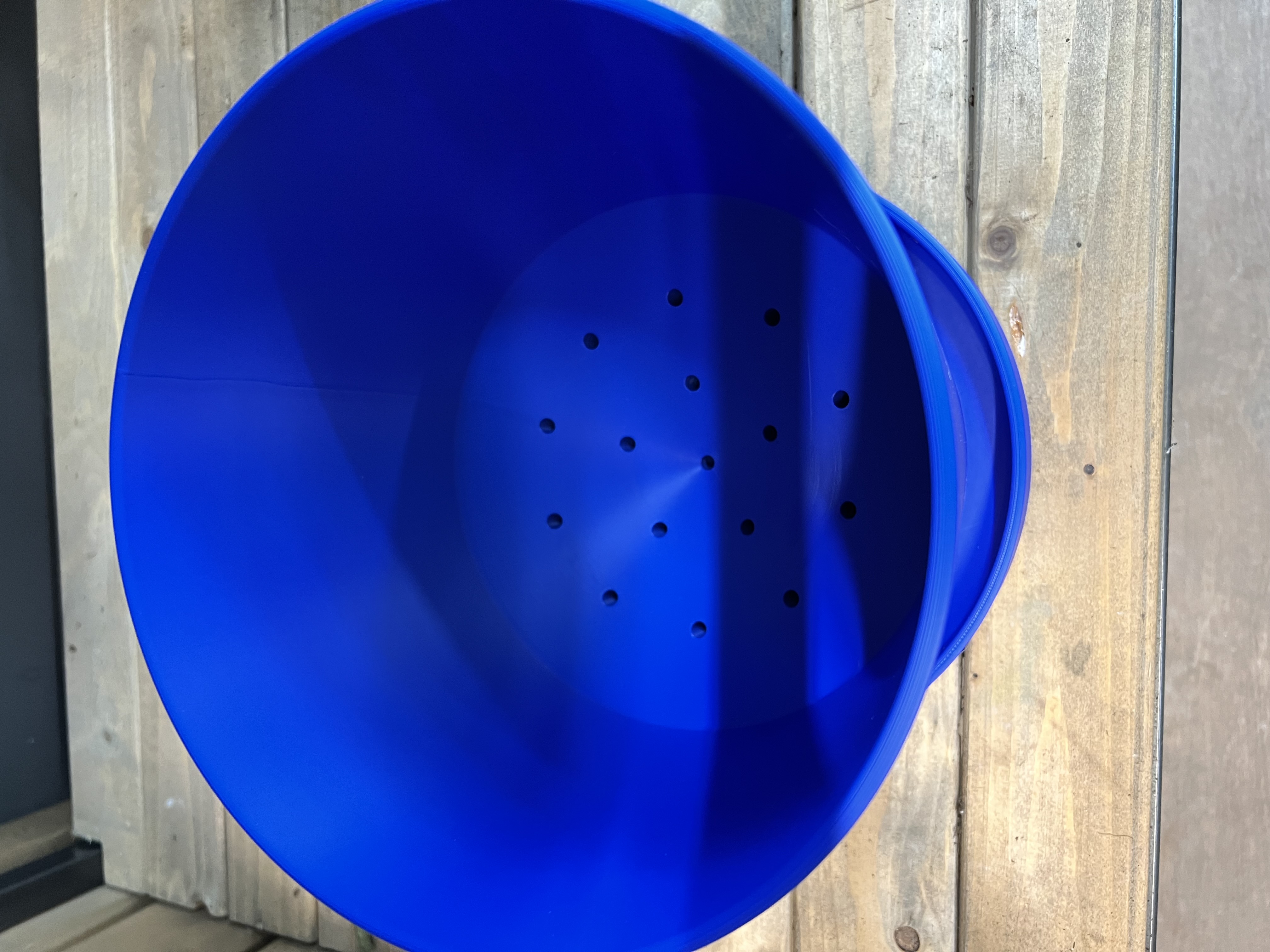 Modern Plant pot 24cm  with matching saucer