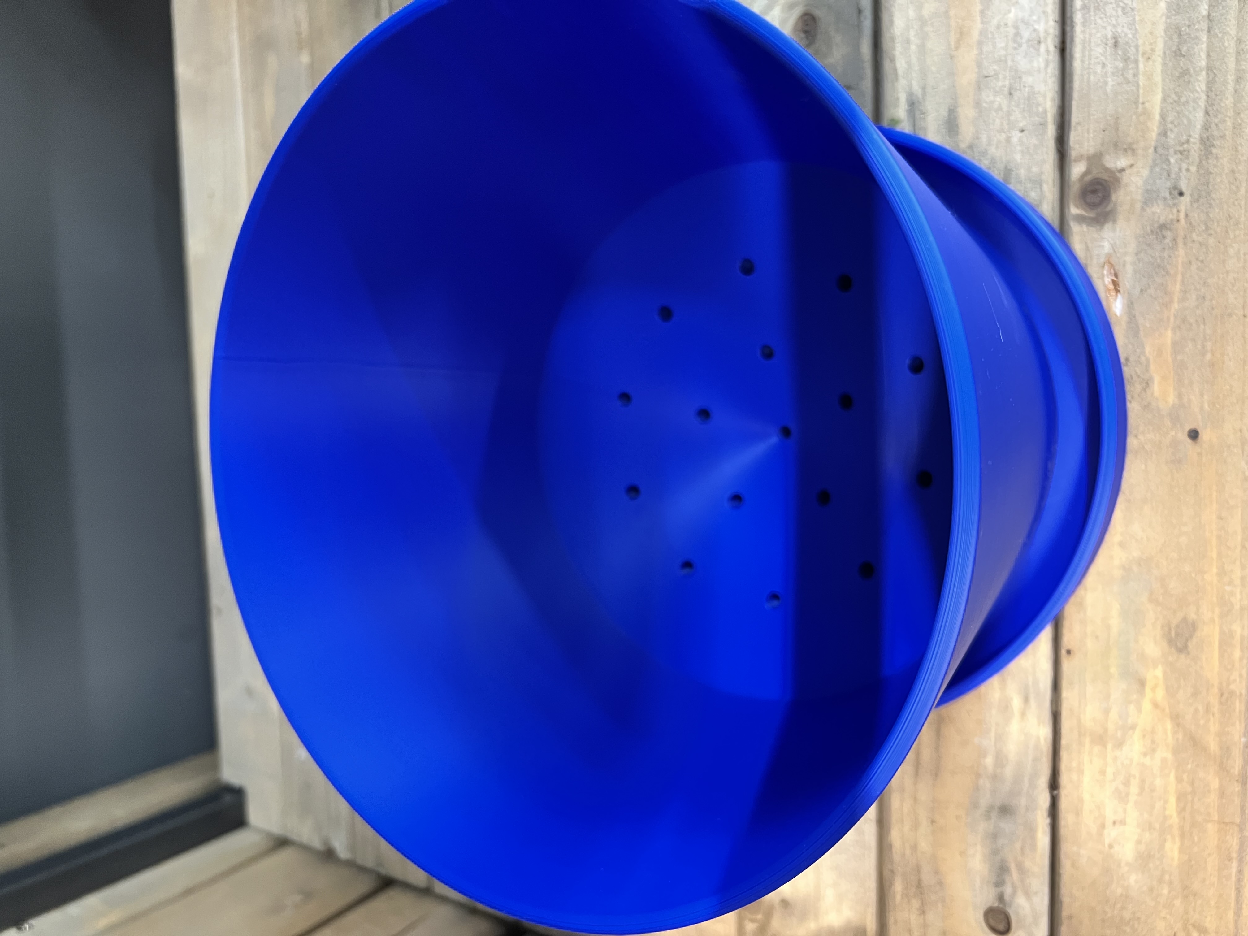 Modern Plant pot 24cm  with matching saucer