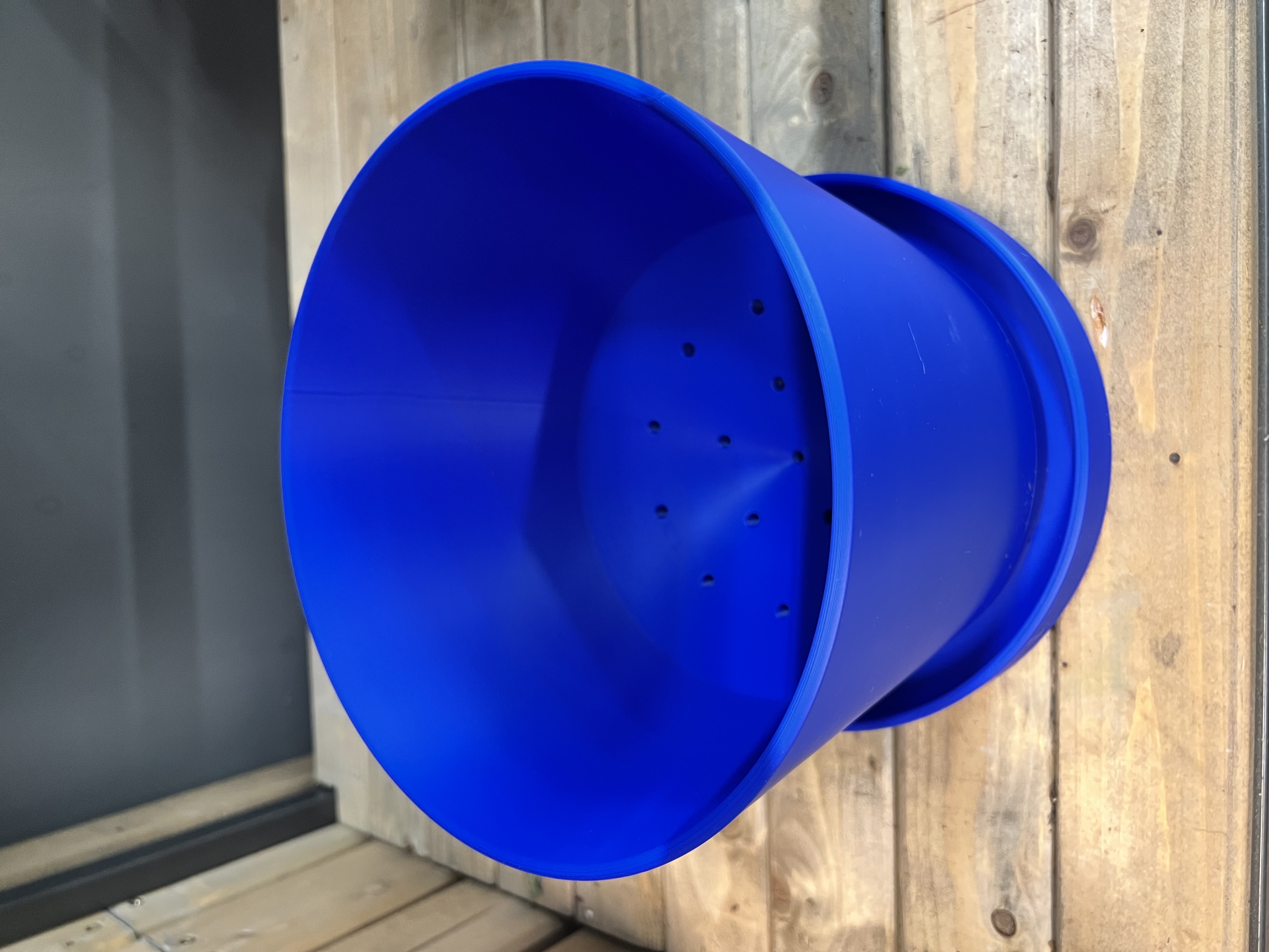 Modern Plant pot 24cm  with matching saucer