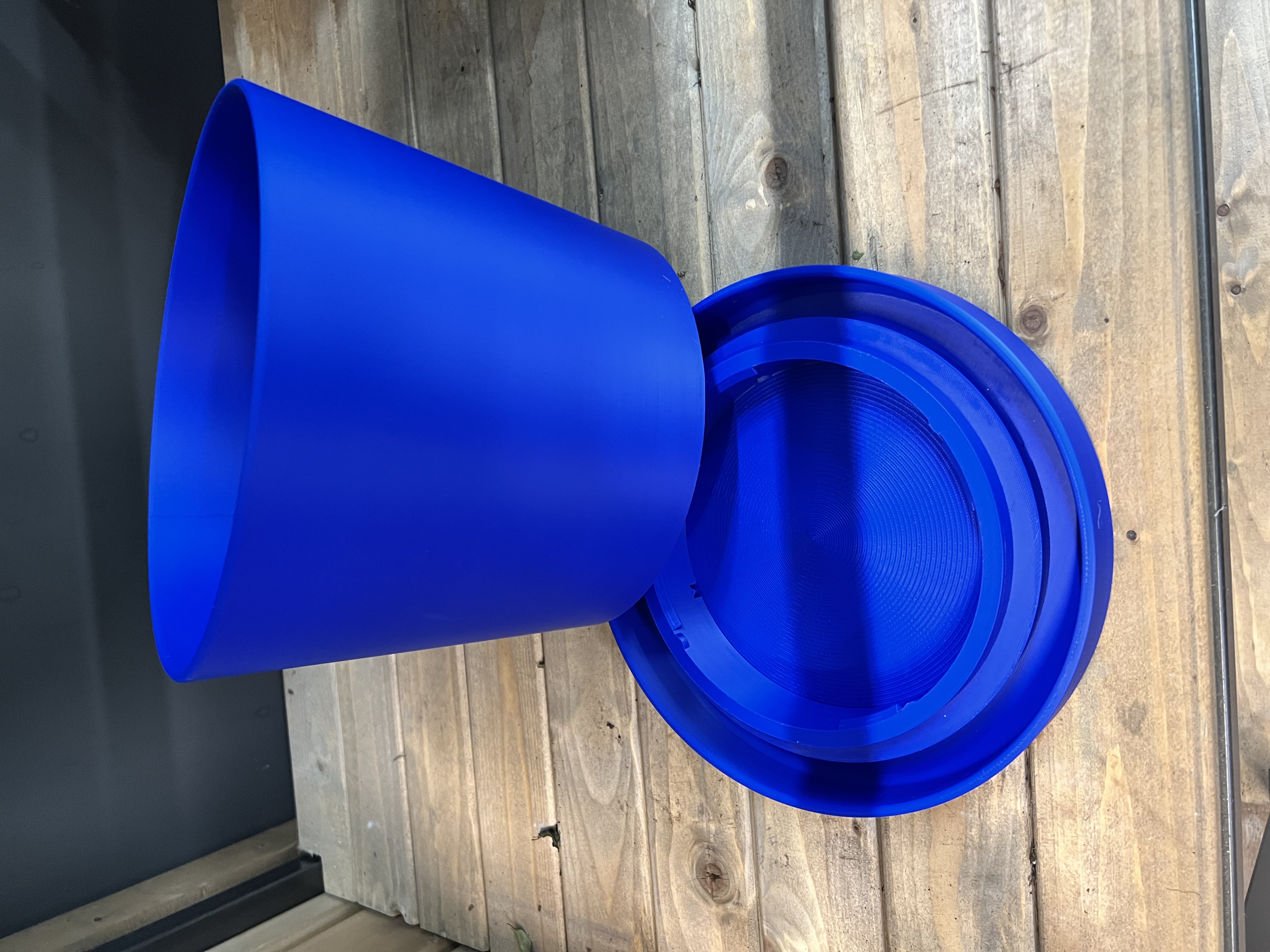 Modern Plant pot 24cm  with matching saucer