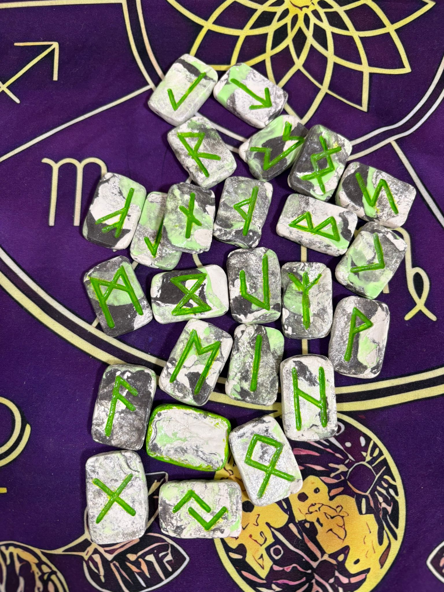 Runas vikingas de ceramica 