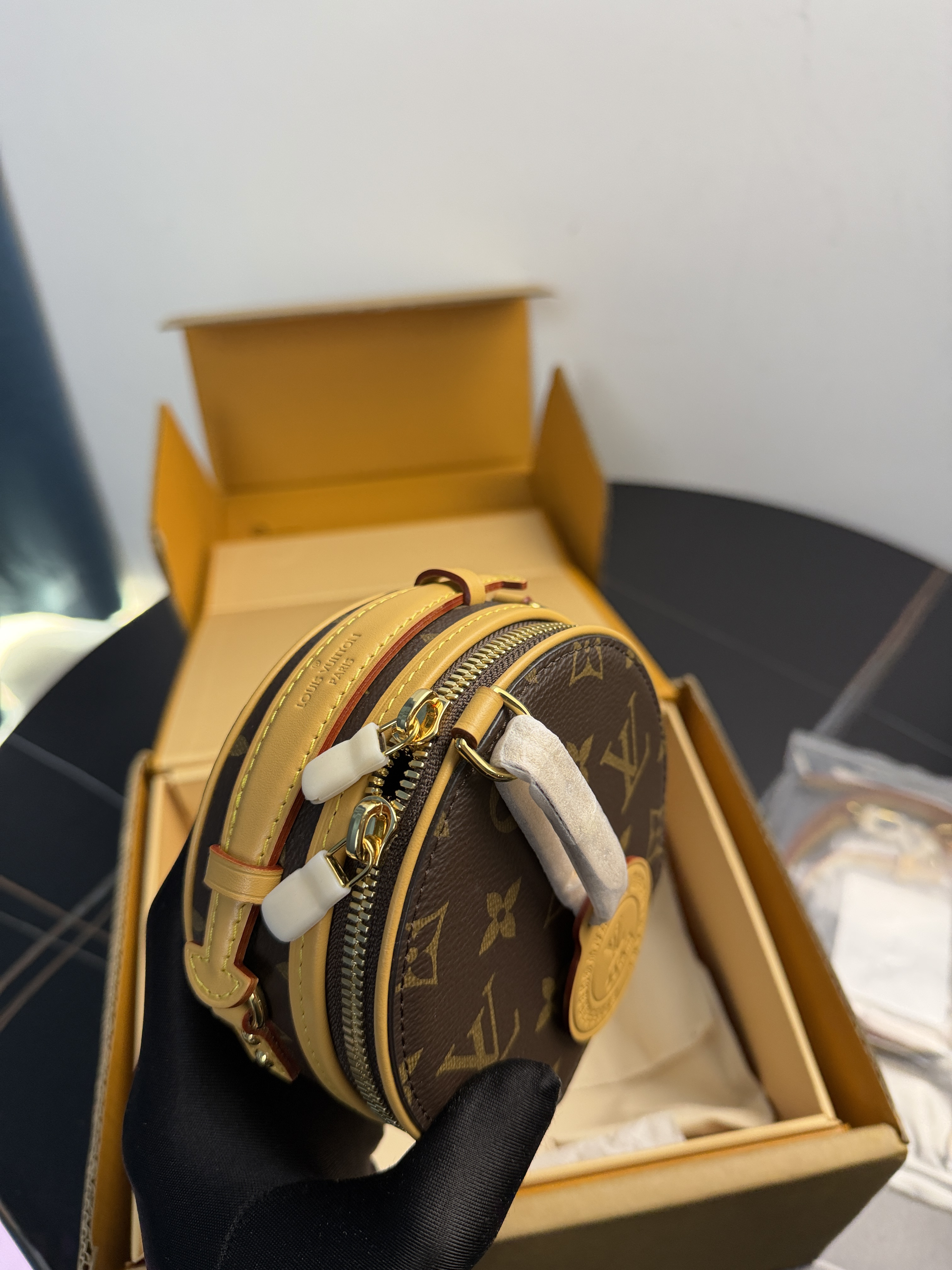 LV Mini Boite Chapeau