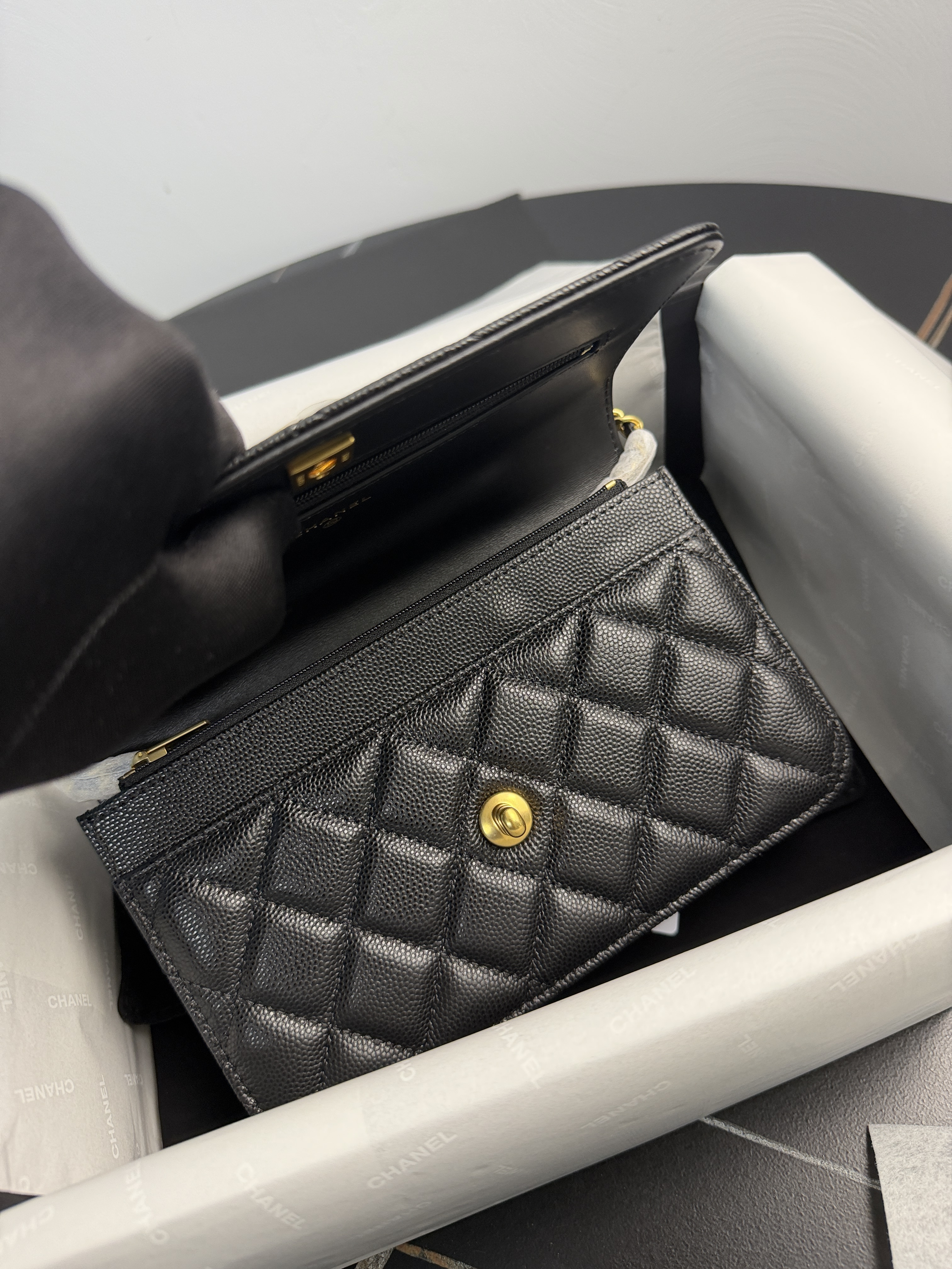 Channel Classic Wallet On Chain (WOC) - Black