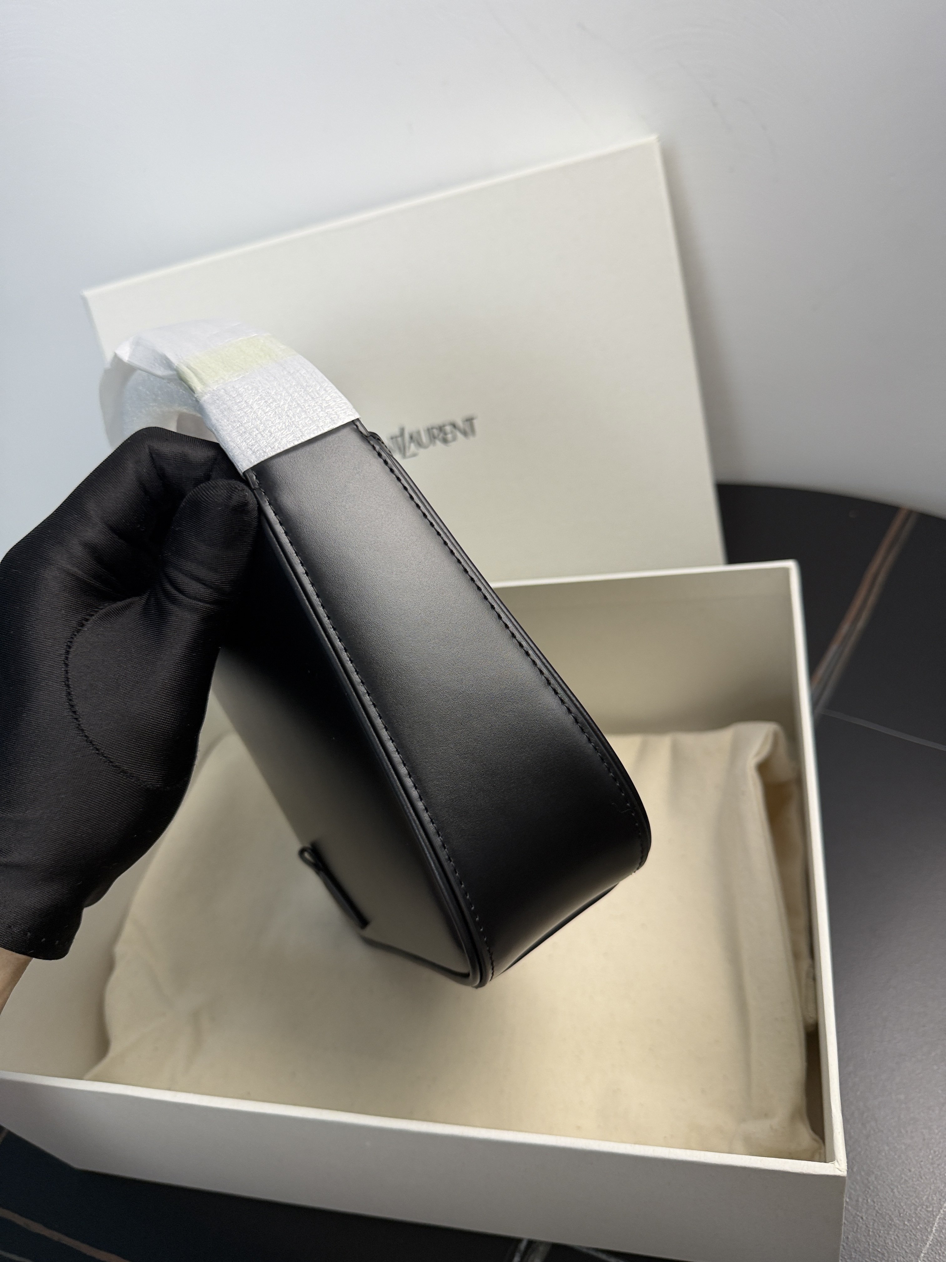 YSL 5 À 7 hobo bag in smooth black leather