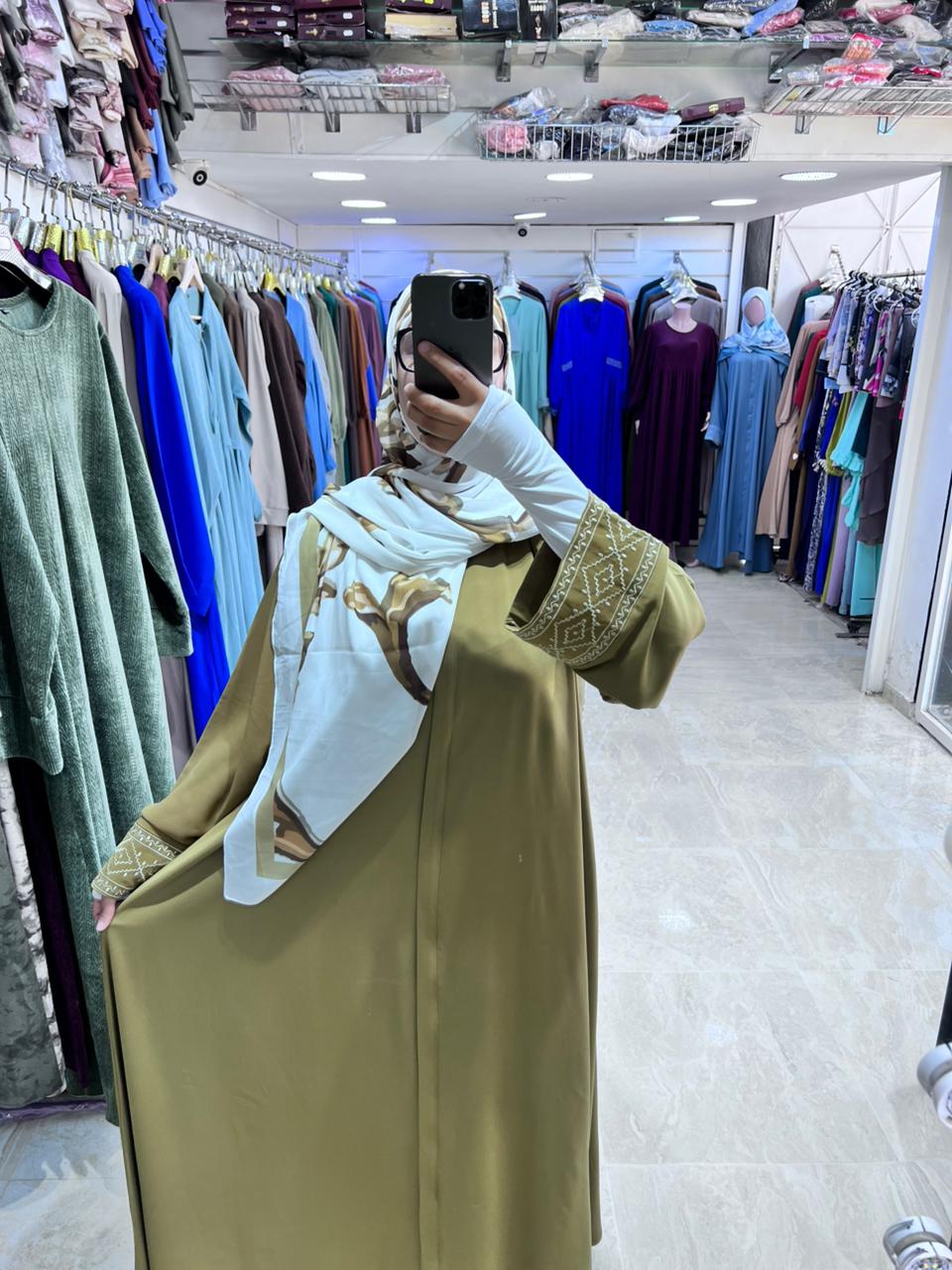 عباية سوداء أنيقة