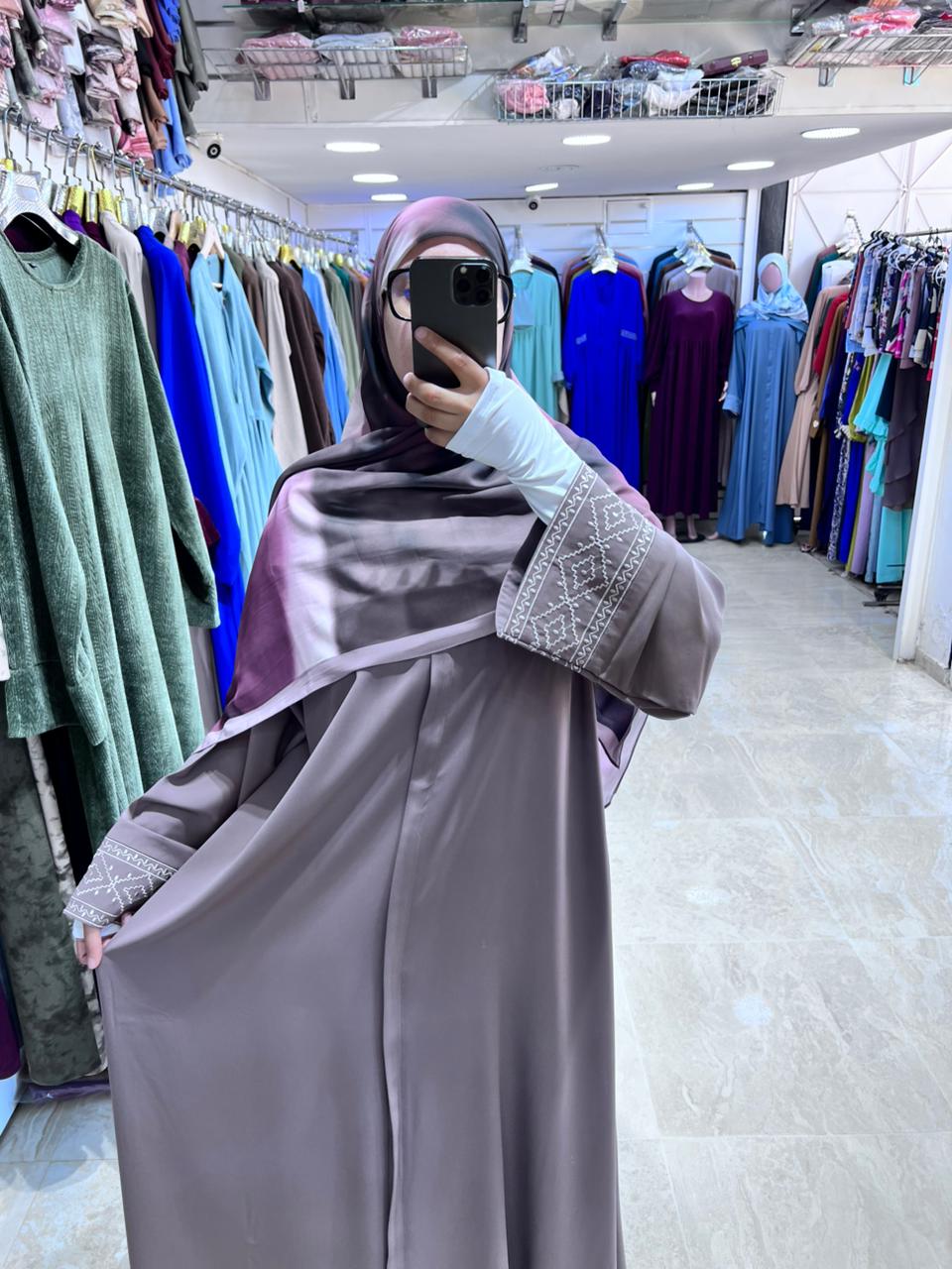 عباية ساتان فاخرة