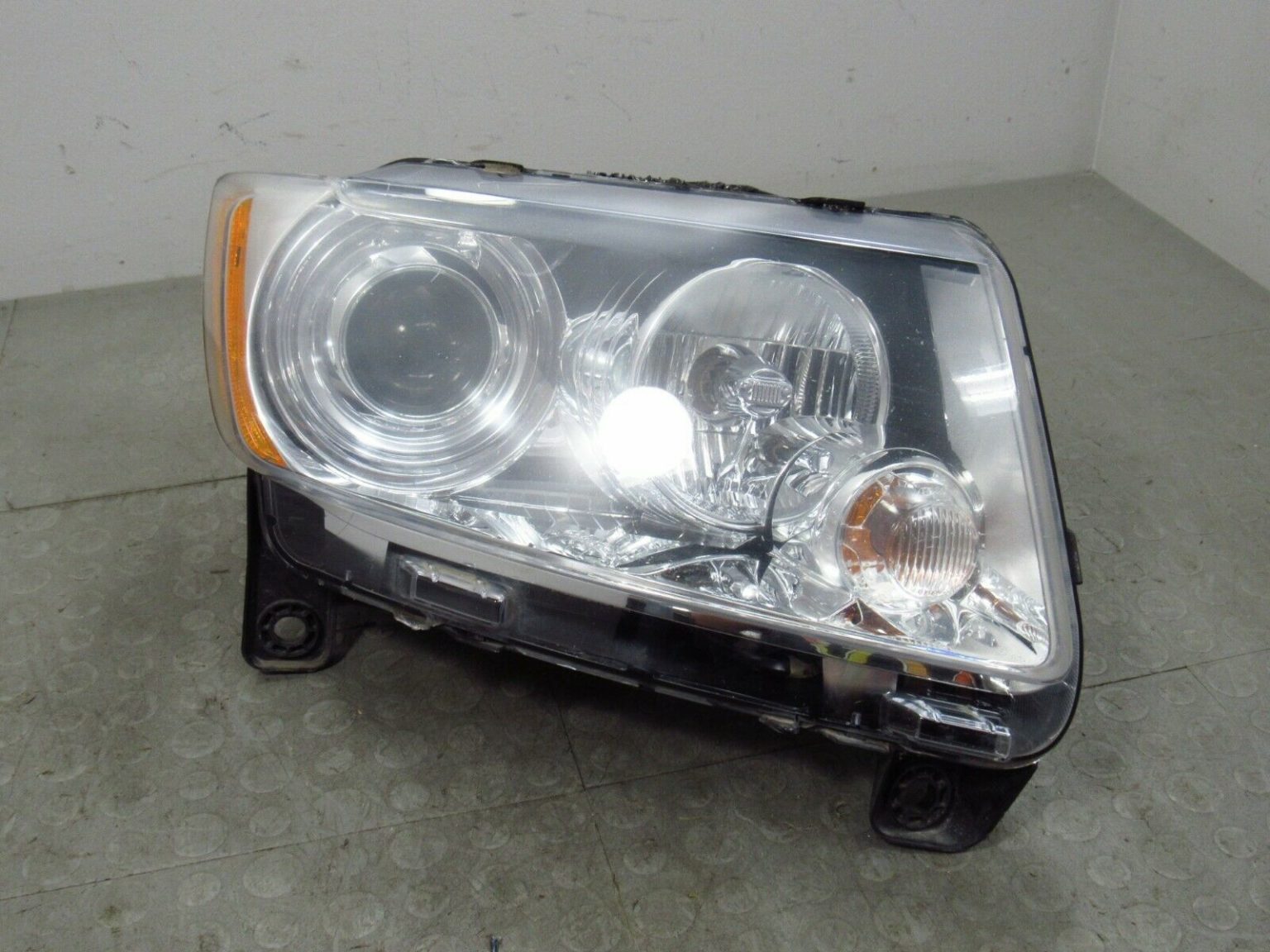 11-13 Jeep Grand Cherokee Right RH Passenger Xenon HID Headlight Head Lamp 6673